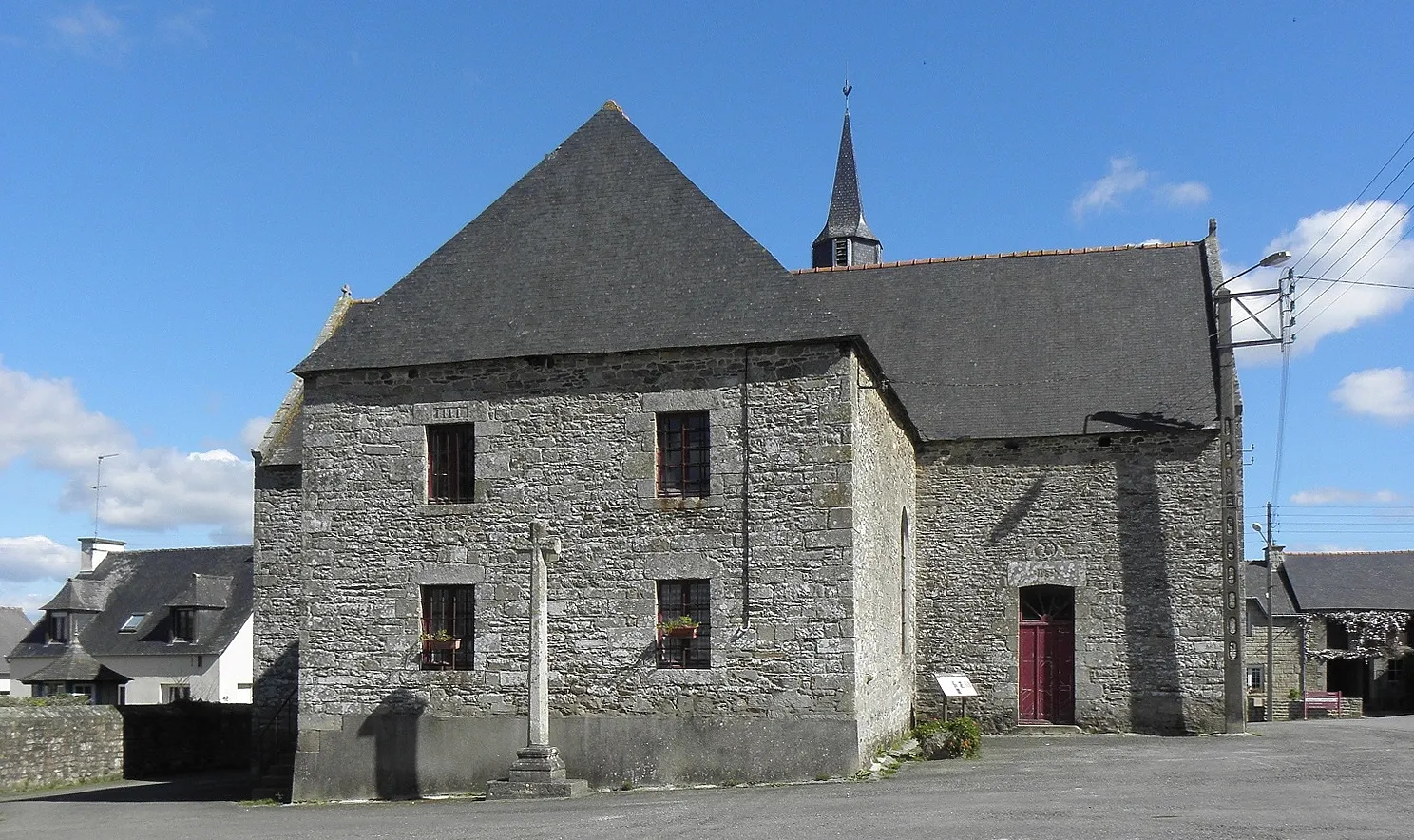 Photo showing: Église Saint-Pierre de Trédias (22). Chevet.