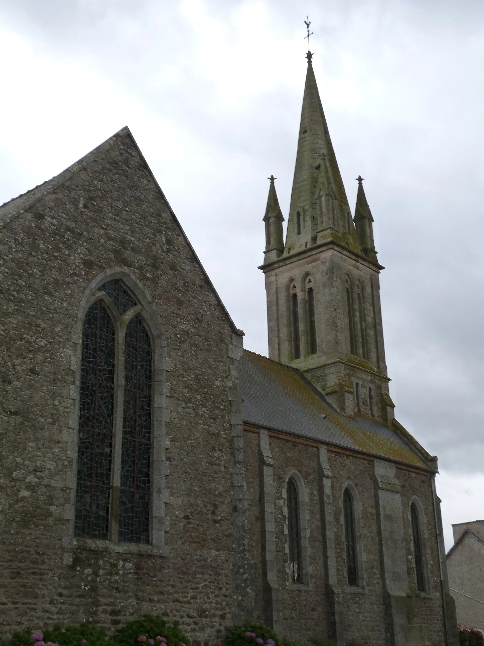 Photo showing: Clocher de l'église Notre-Dame-et-Saint-Etienne de Tramain