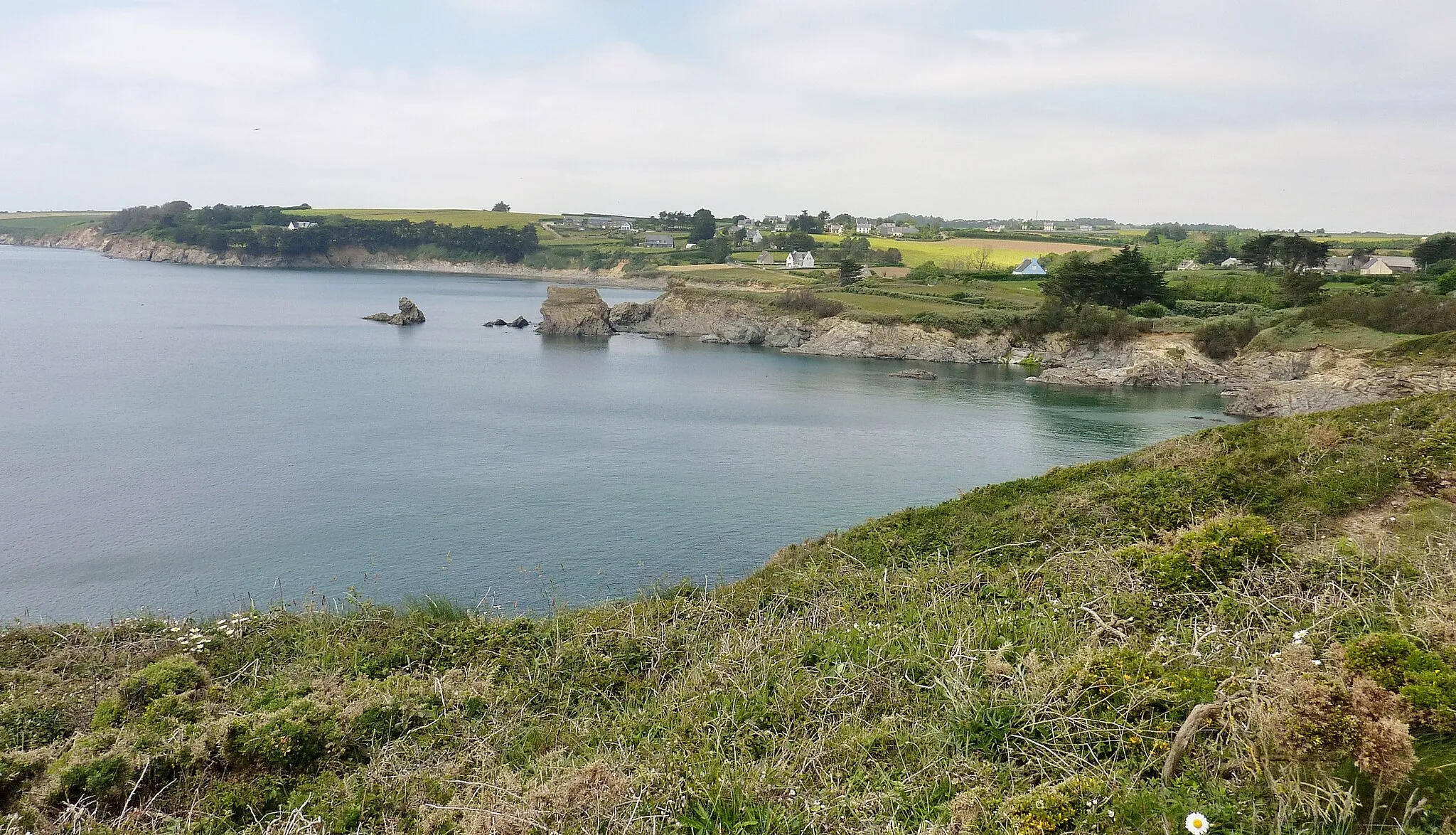 Photo showing: Argol : pointe annexe située entre l'anse de Keric et la grève de Porslous vue depuis la pointe de Keric.