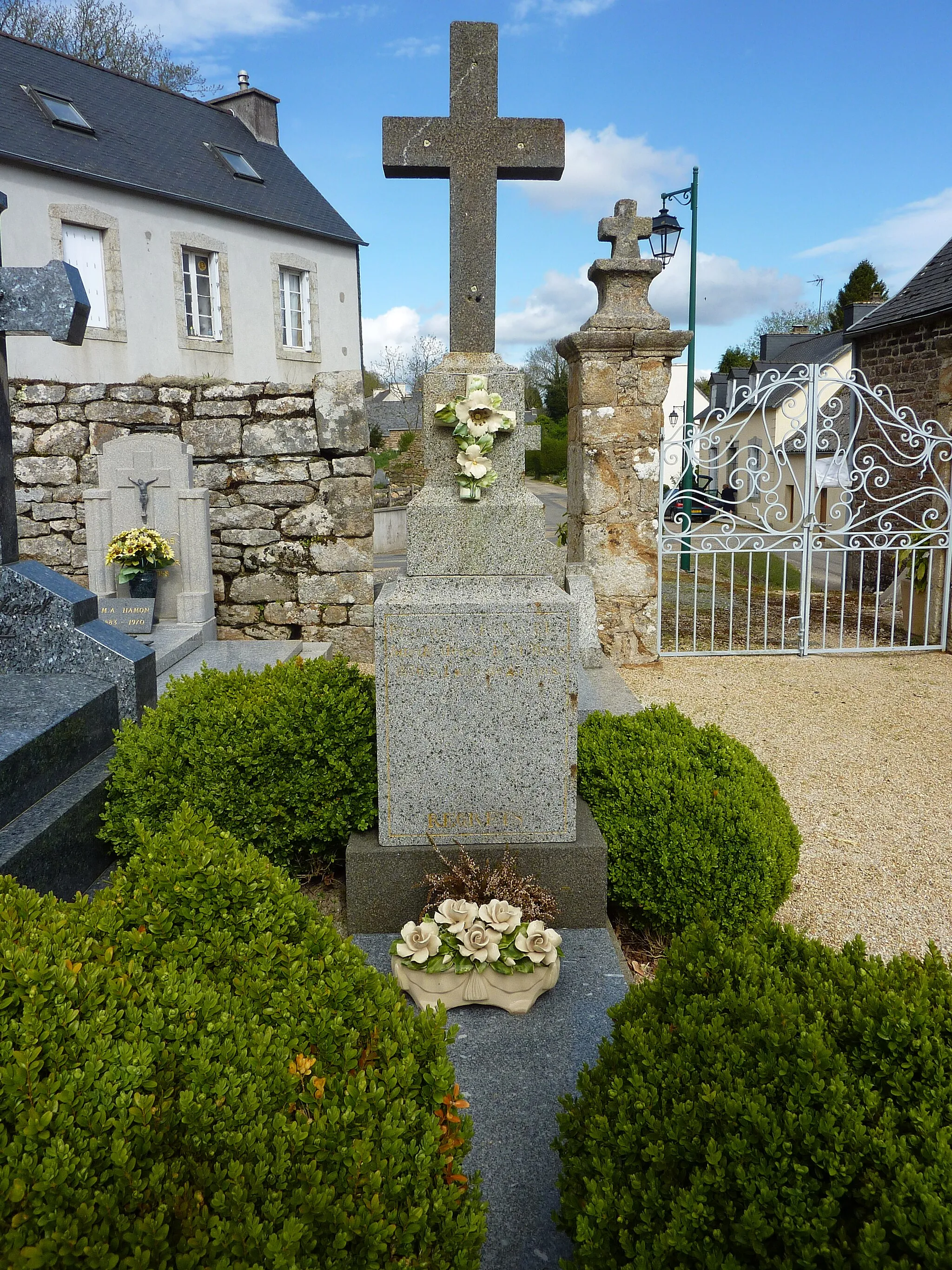 Photo showing: Tombe de Fanch Abgrall à Botmeur