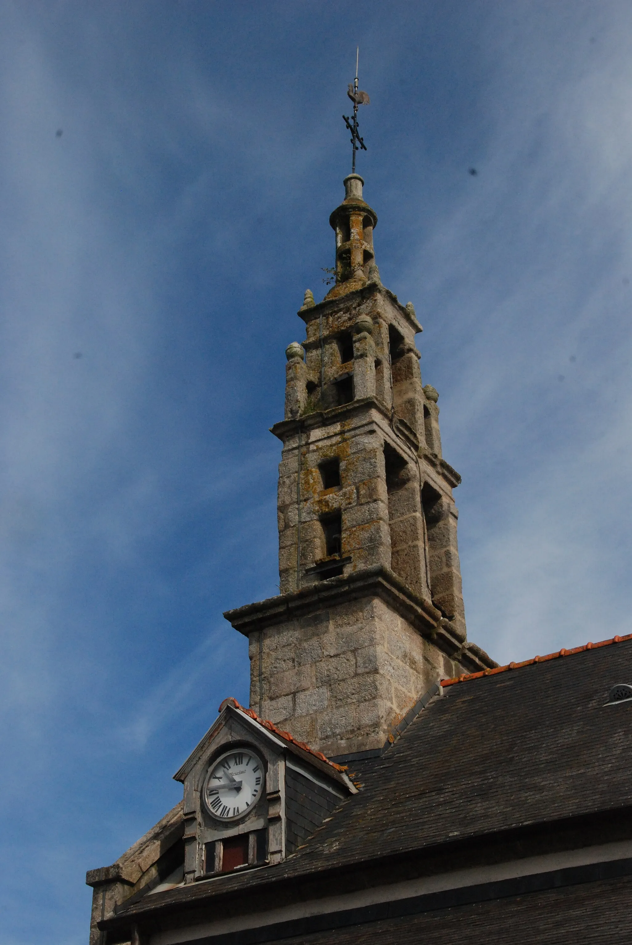 Photo showing: Clocher de l'église de Kernouës (Finistère)