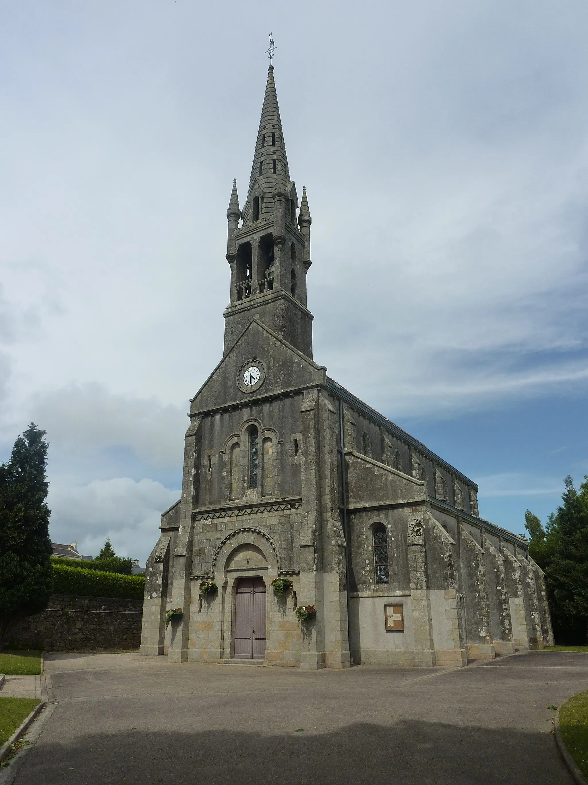 Photo showing: La Forest-Landerneau  : l'église paroissiale de Saint-Ténénan