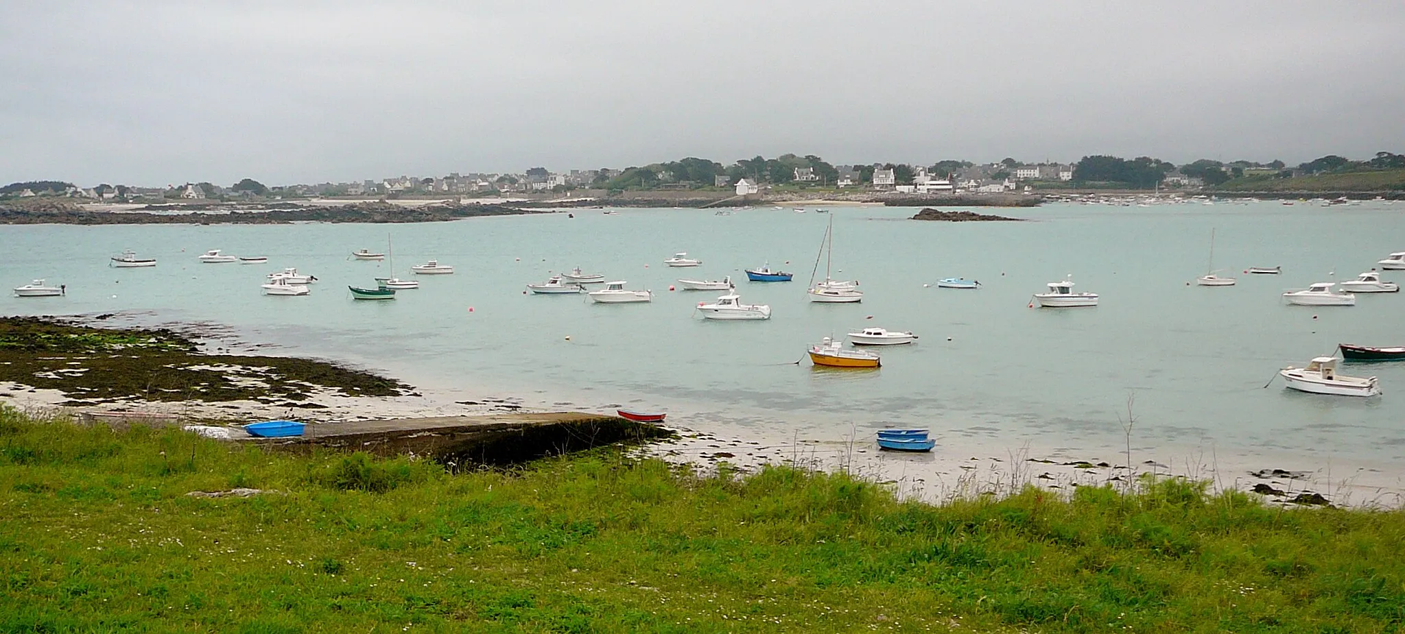 Photo showing: Landunvez, côte sauvage : l'anse de Kersaint et, à l'arrière-plan, Portsall.