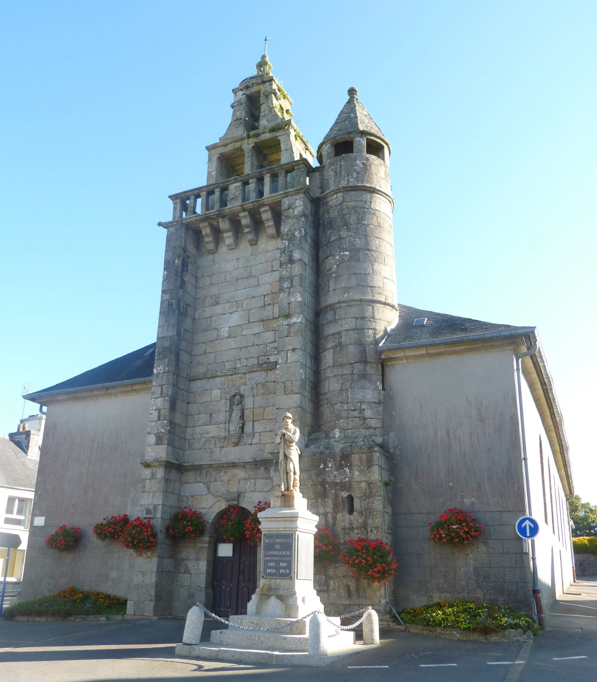 Photo showing: Lannéanou : l'église paroissiale