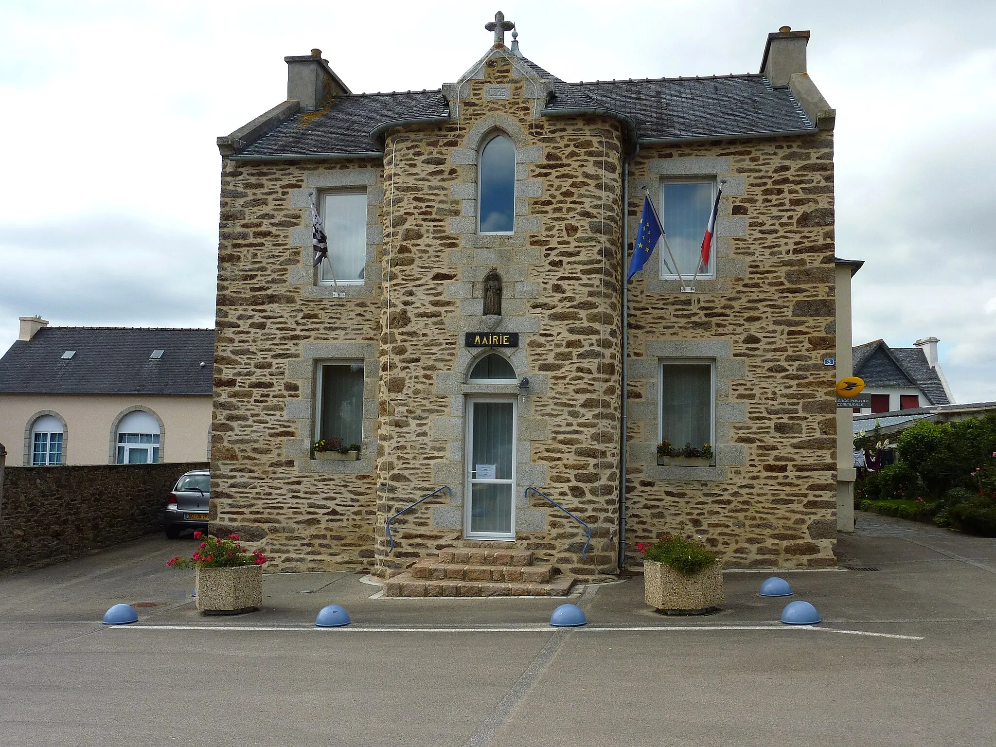 Photo showing: Loc-Eguiner-Saint-Thégonnec: la mairie