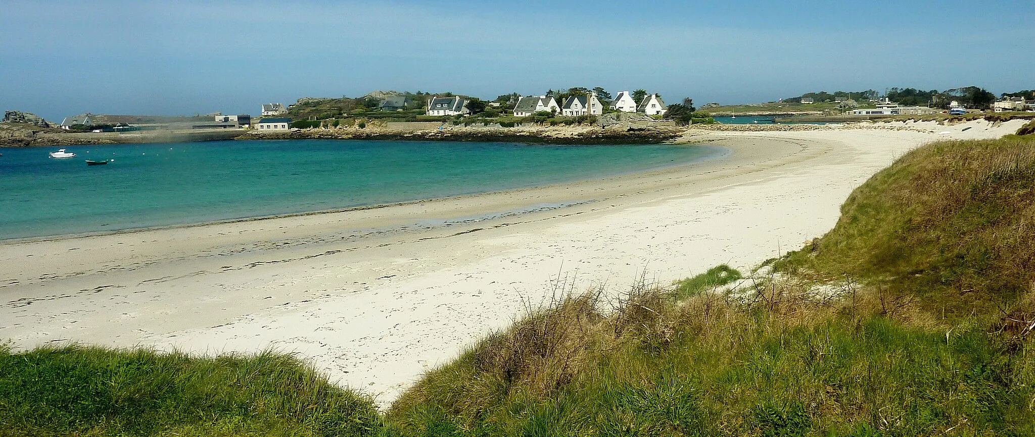 Photo showing: Porspoder : la presqu'île du Vivier vue depuis la presqu'île Saint-Laurent.