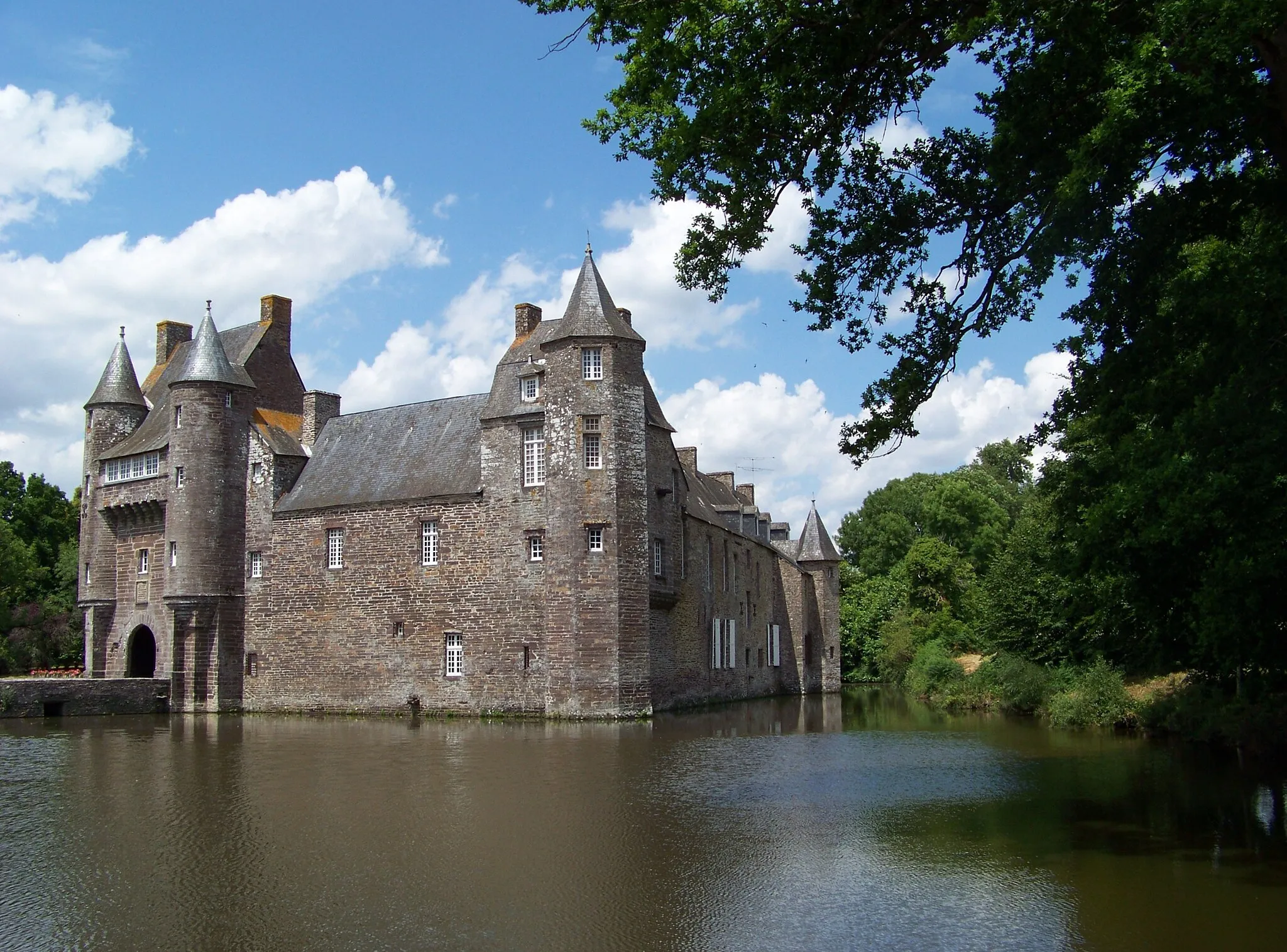 Photo showing: This building is indexed in the base Mérimée, a database of architectural heritage maintained by the French Ministry of Culture, under the reference PA00091072 .