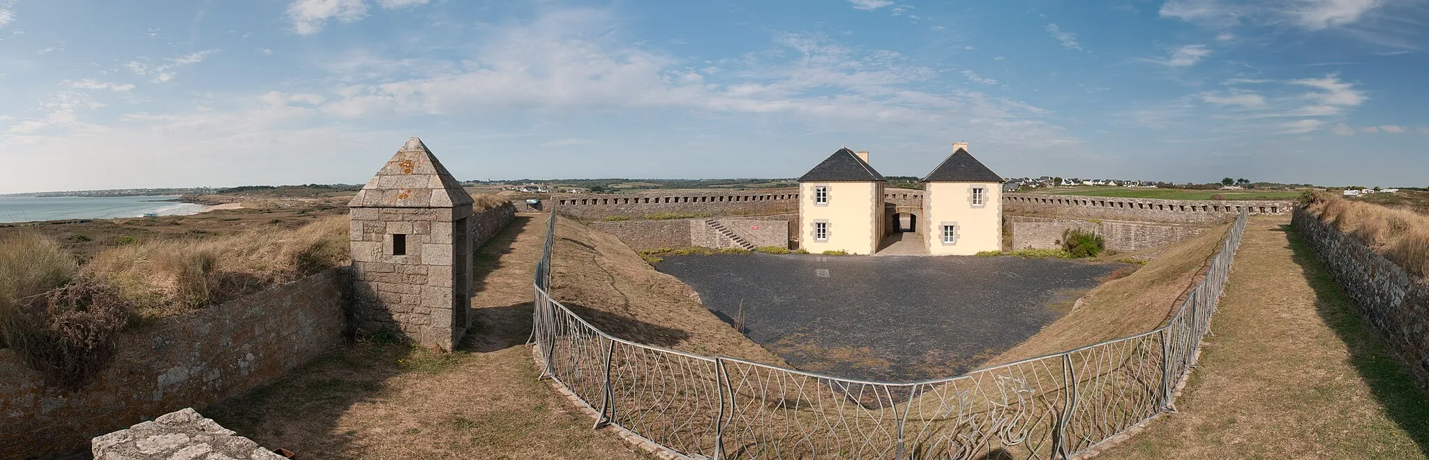 Photo showing: This building is indexed in the base Mérimée, a database of architectural heritage maintained by the French Ministry of Culture, under the reference PA00091259 .