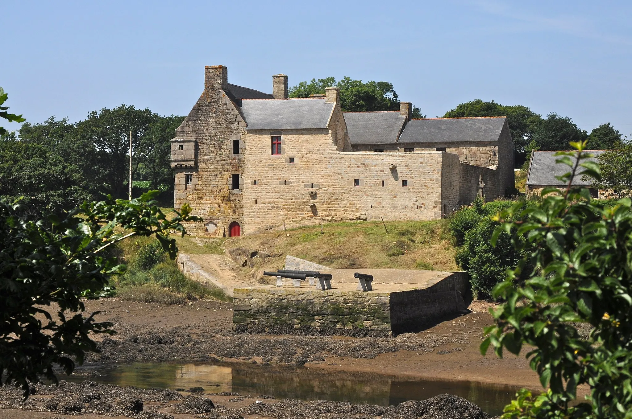 Photo showing: This building is classé au titre des monuments historiques de la France. It is indexed in the base Mérimée, a database of architectural heritage maintained by the French Ministry of Culture, under the reference PA00090484 .