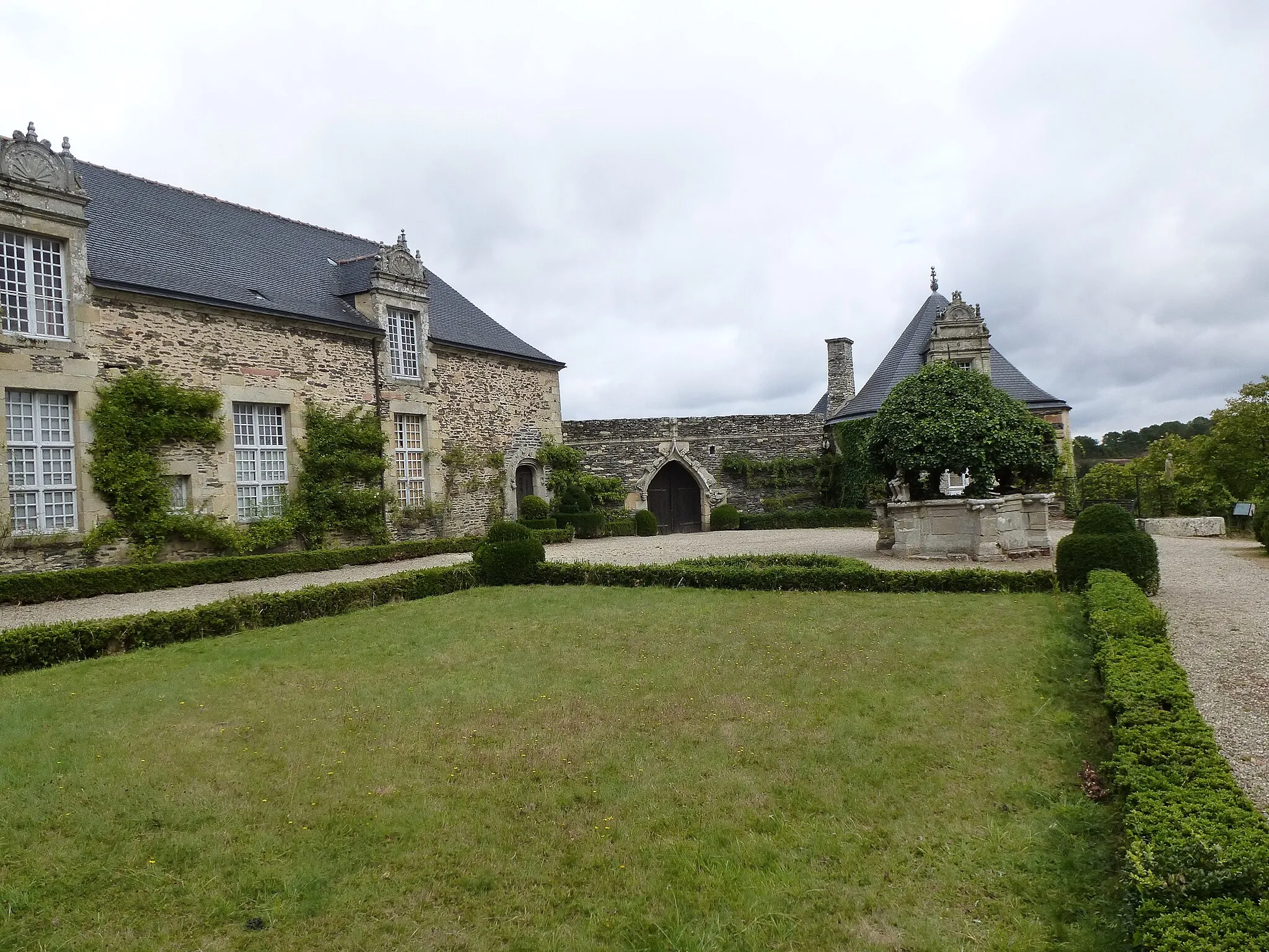 Photo showing: le chateau de rochefort-en-terre