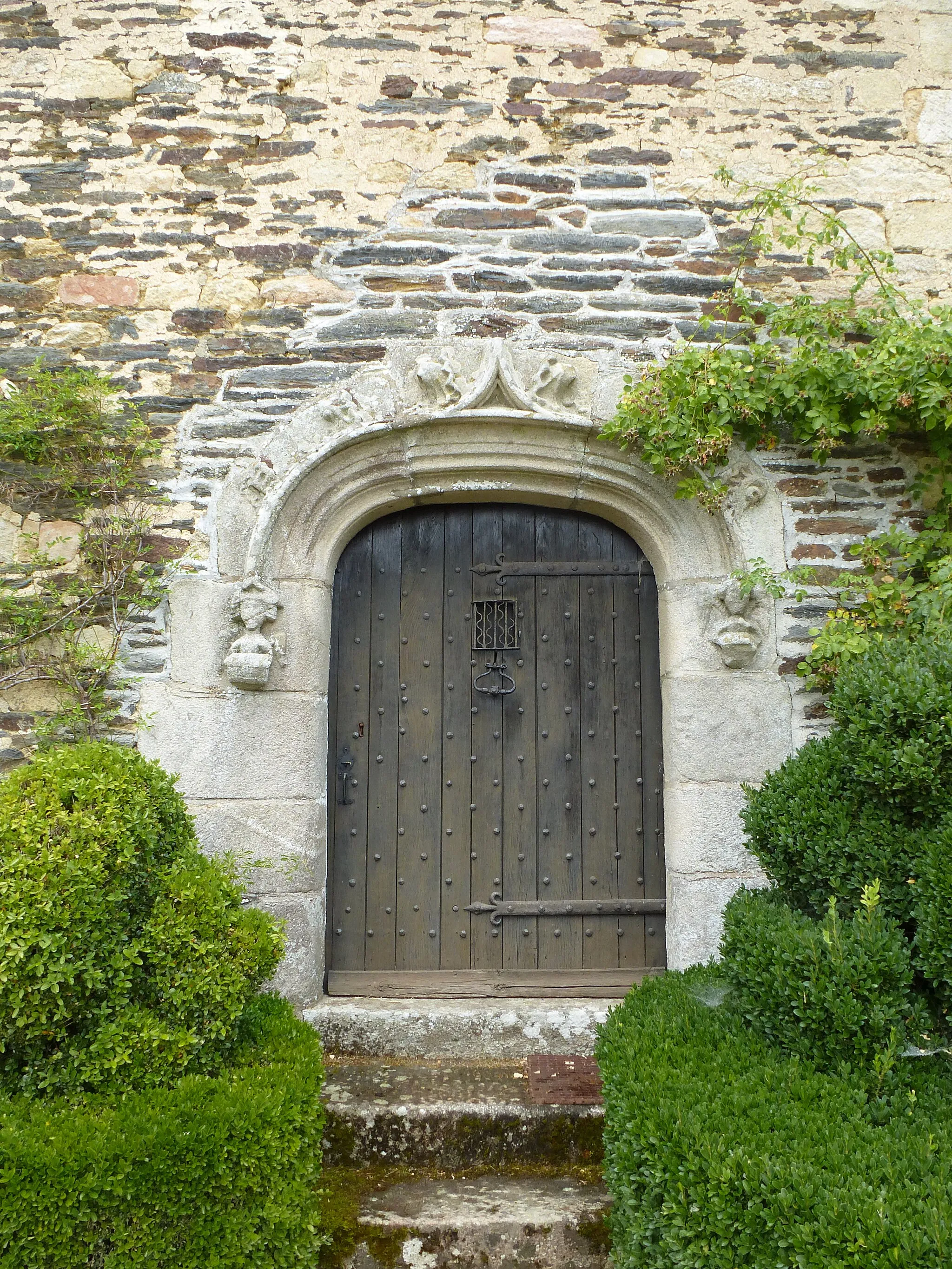 Photo showing: porte du chateau de rochefort-en-terre