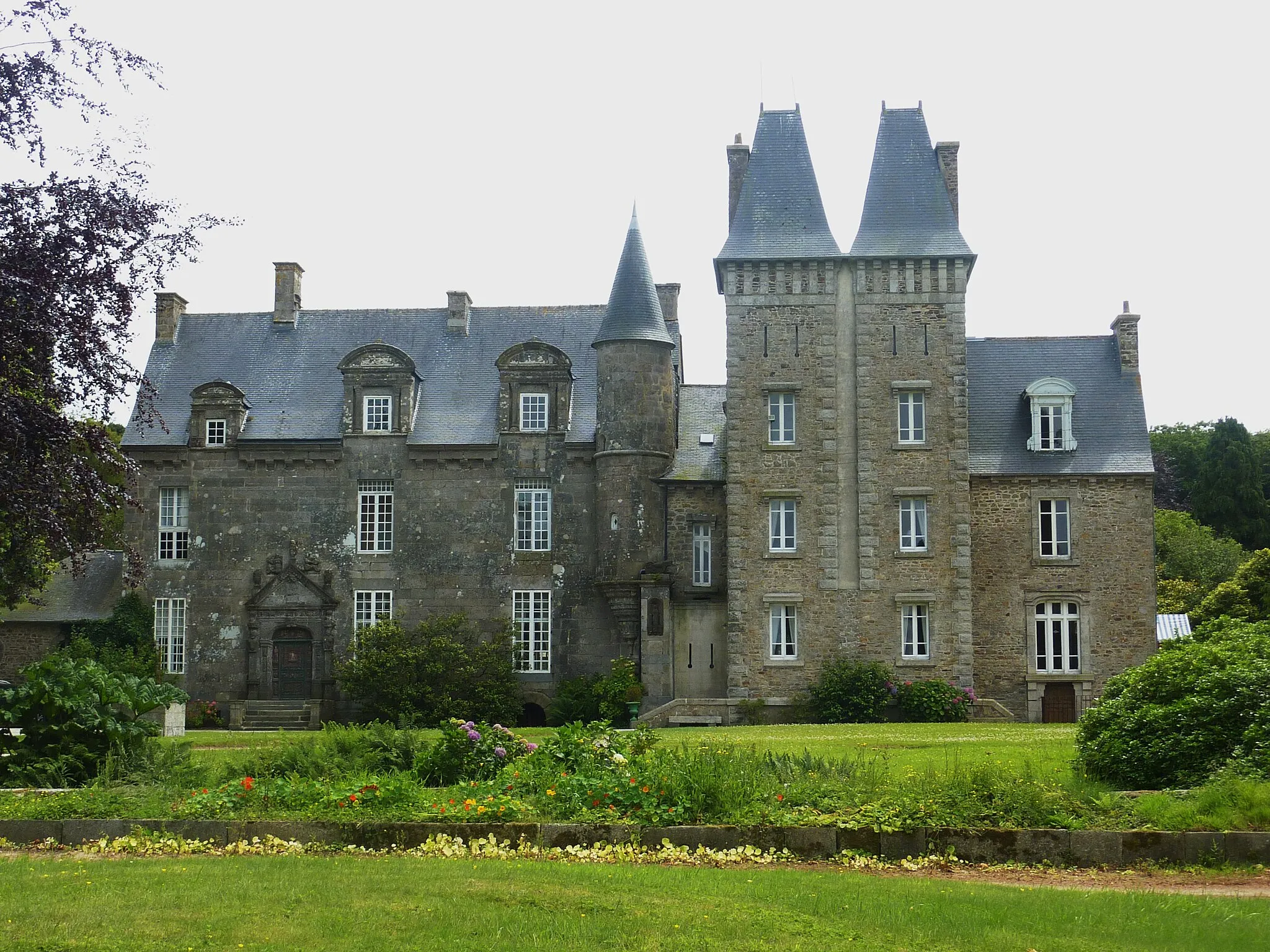 Photo showing: Ploudaniel : le château de Trébodennic