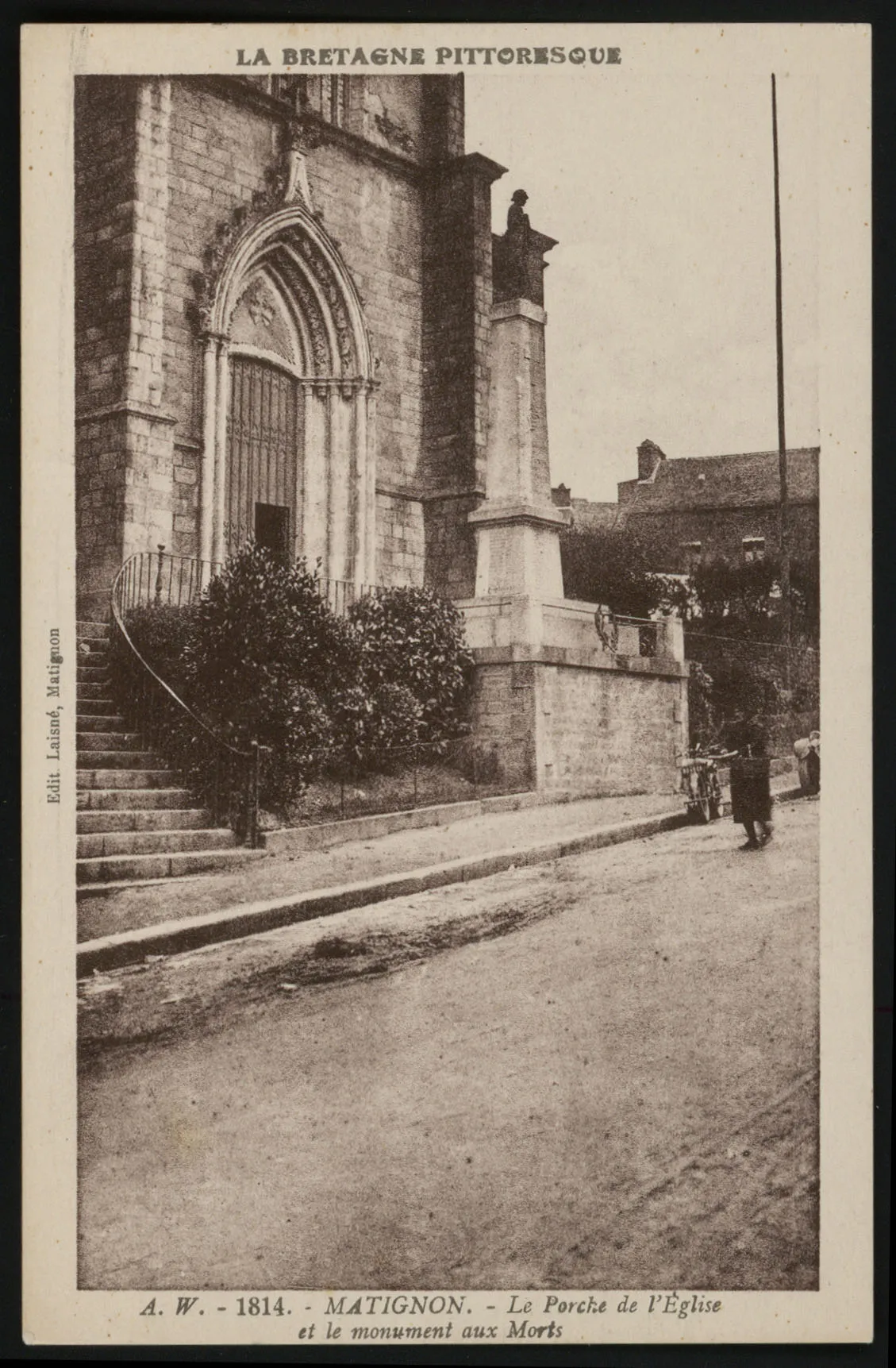 Photo showing: Le Porche de l'Eglise et le Monument aux Morts.