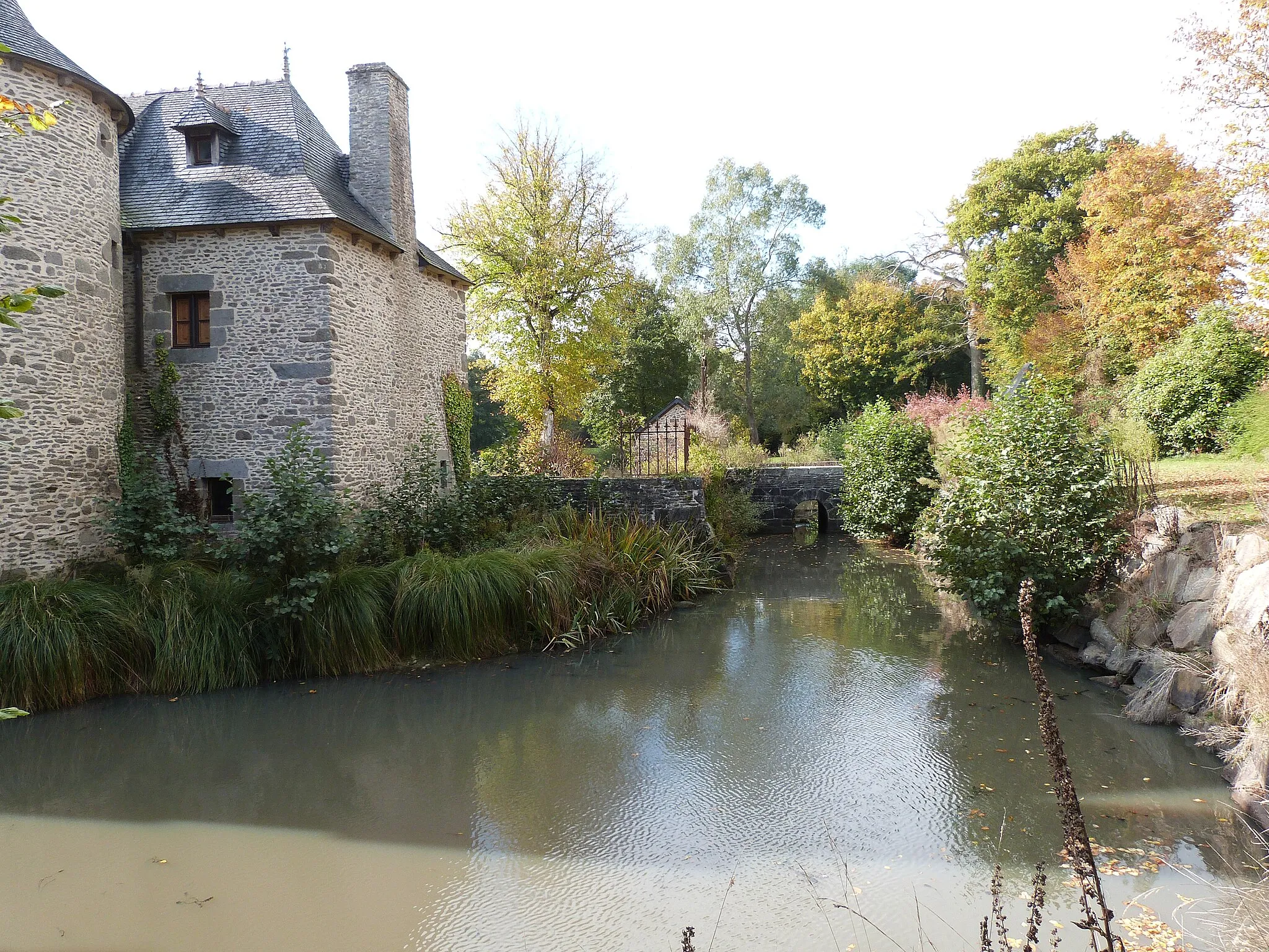 Photo showing: Les douves du château du Parc