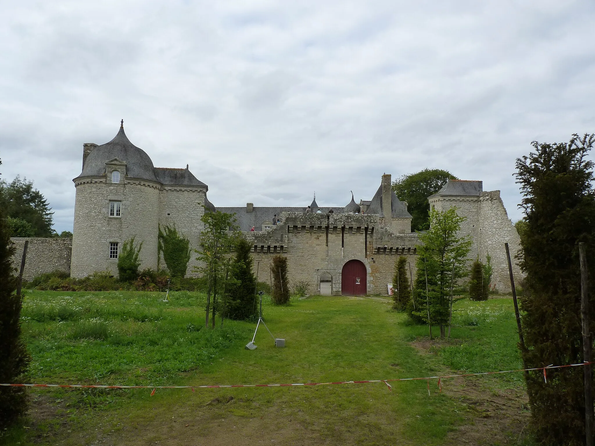Photo showing: Château du 16ème-17ème siècle construit dans un style médiéval.