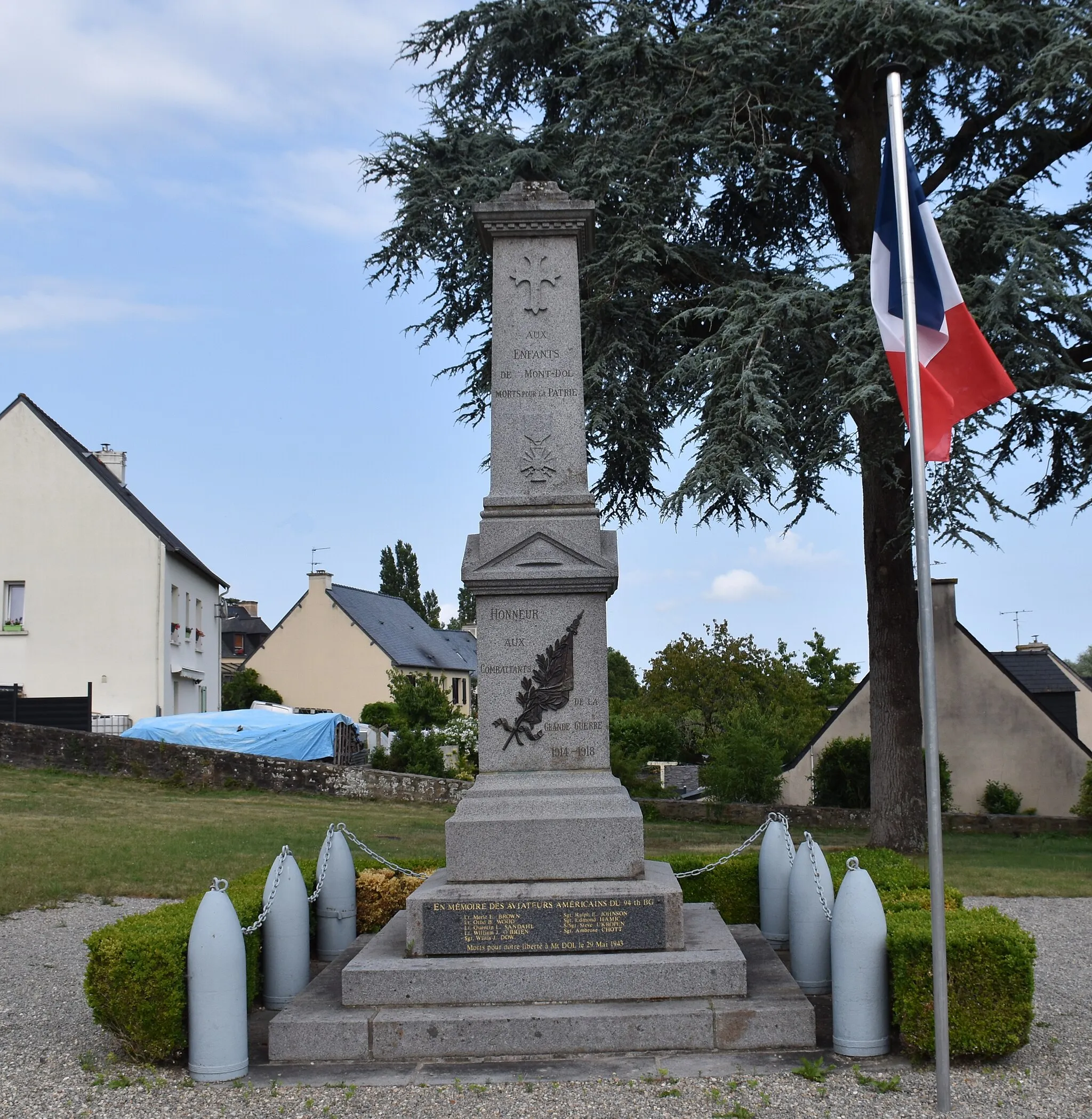 Photo showing: Mont-Dol- Monument aux morts