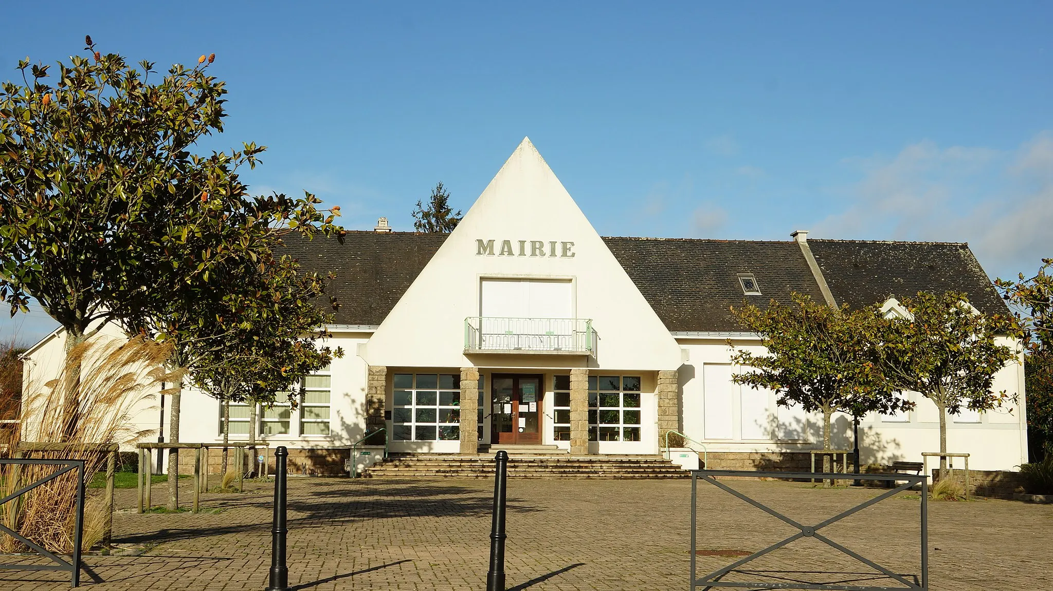 Photo showing: La mairie d'Allaire (vue face avant)