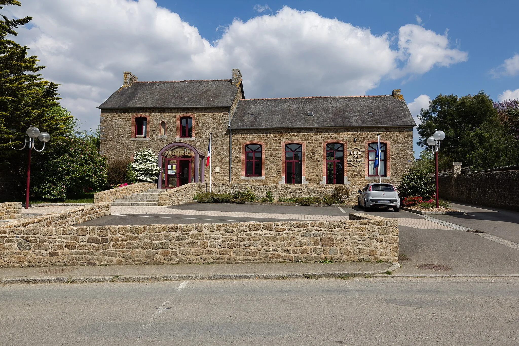 Photo showing: This building is indexed in the base Mérimée, a database of architectural heritage maintained by the French Ministry of Culture, under the reference IA00008005 .