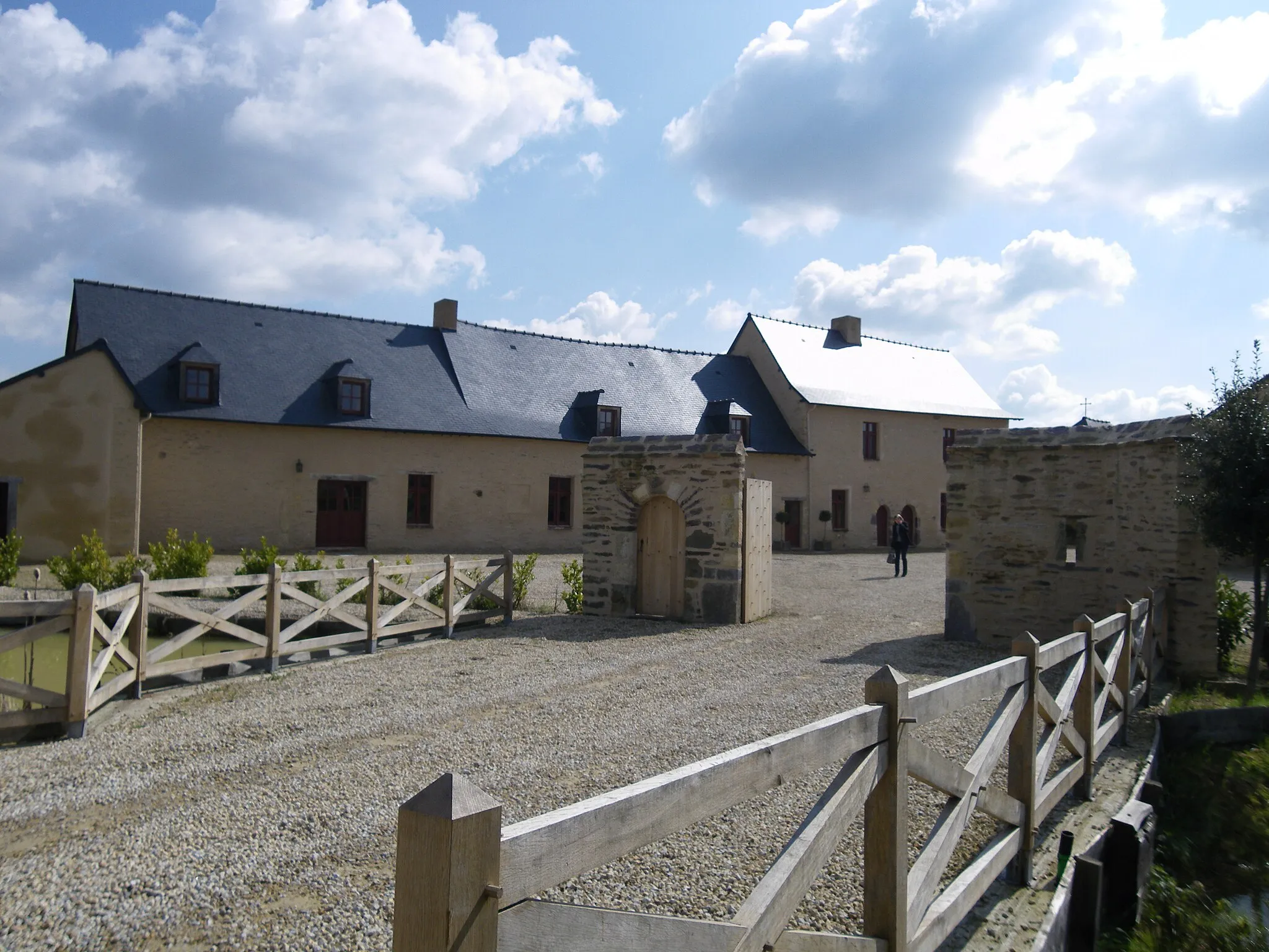 Photo showing: longere restaurée a bruz