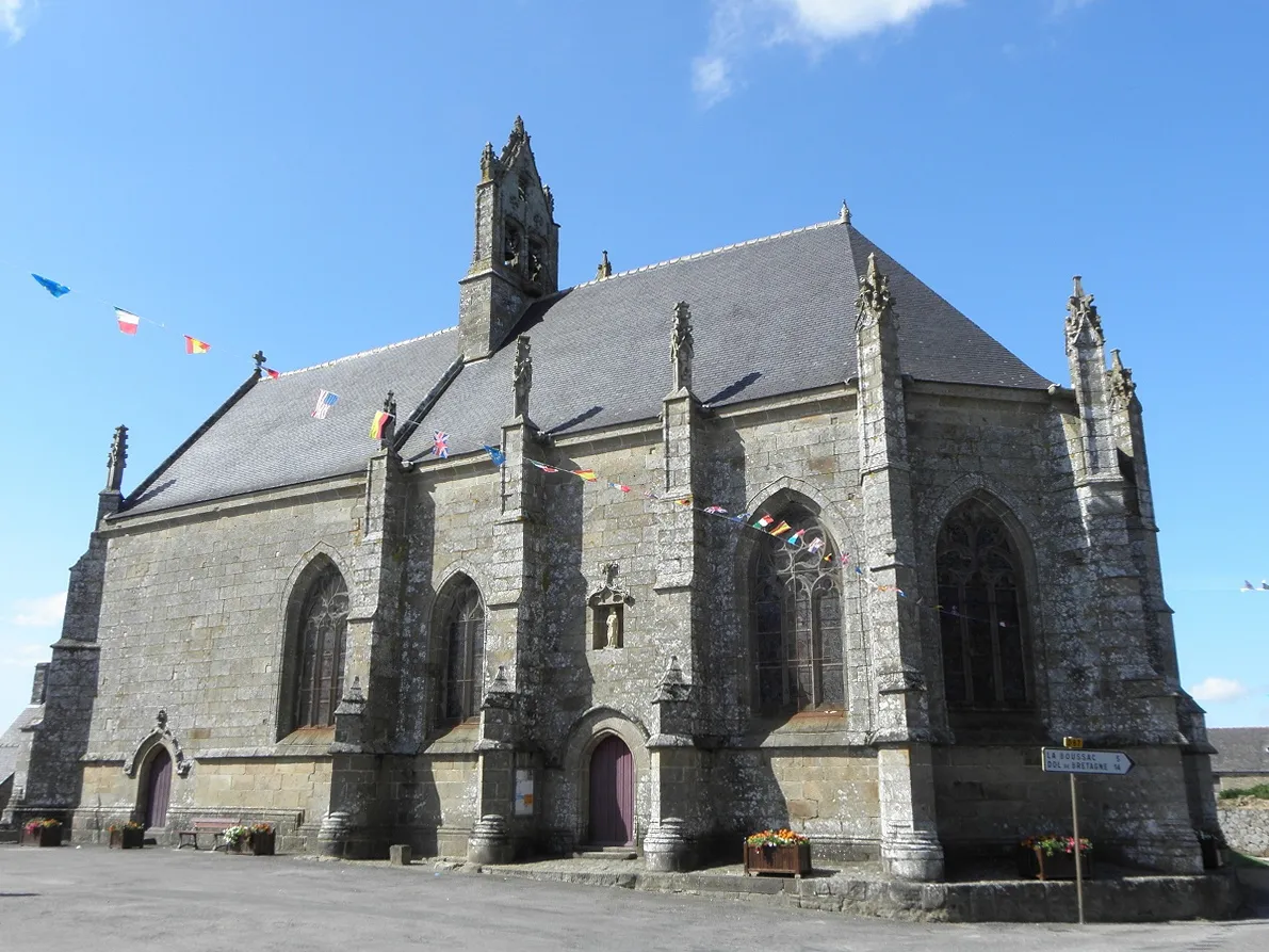 Photo showing: Chevet et flanc sud de l'église Notre-Dame-de-Toutes-Joies à Broualan (35).