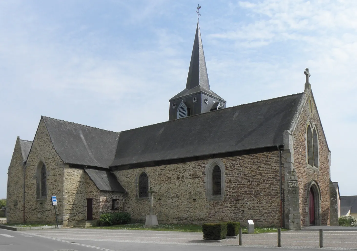 Photo showing: Église de Saint-Onen-la-Chapelle. Extérieur. Vue septentrionale.