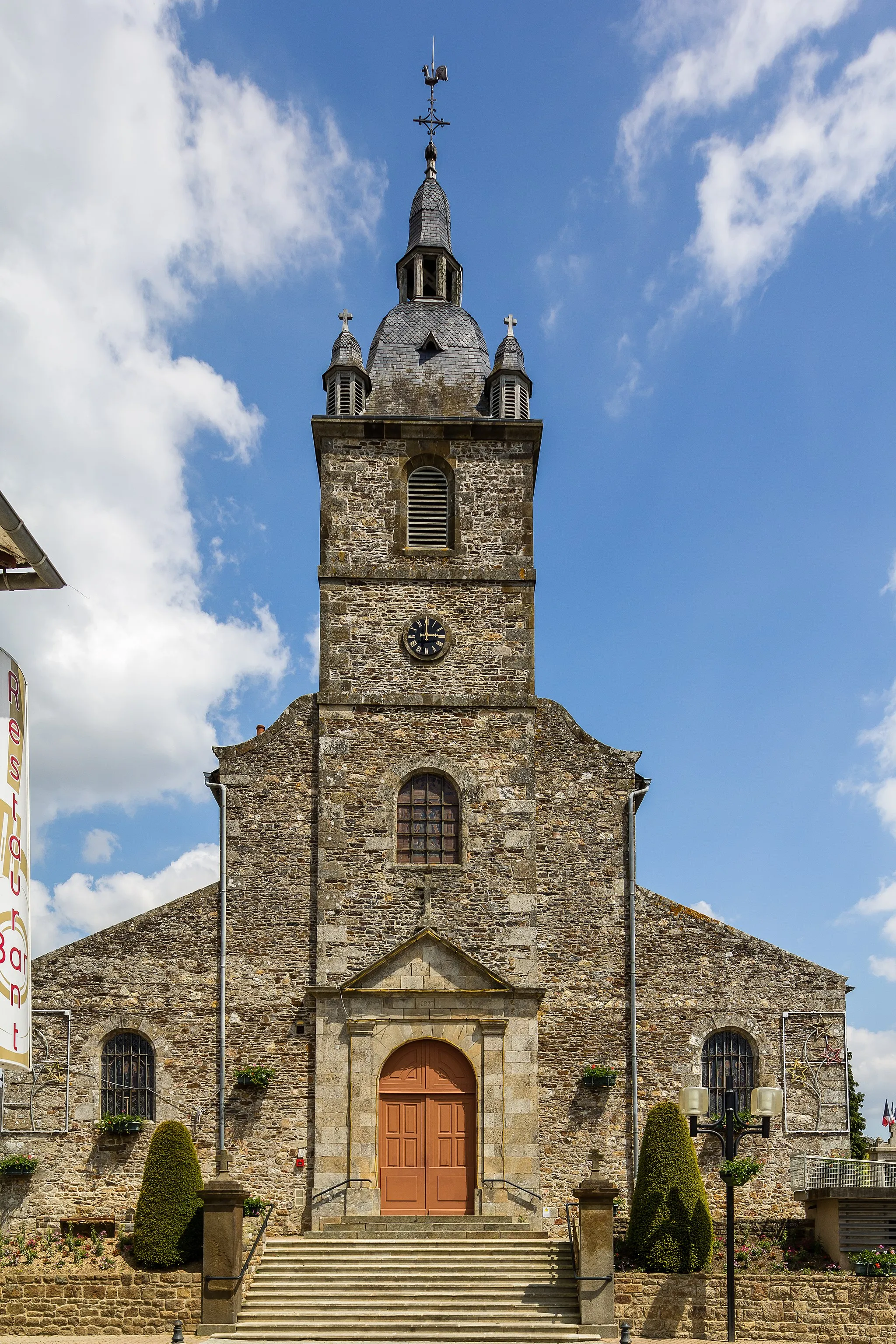 Photo showing: Façade de l'église Saint-Pierre d'Irodouër (France).