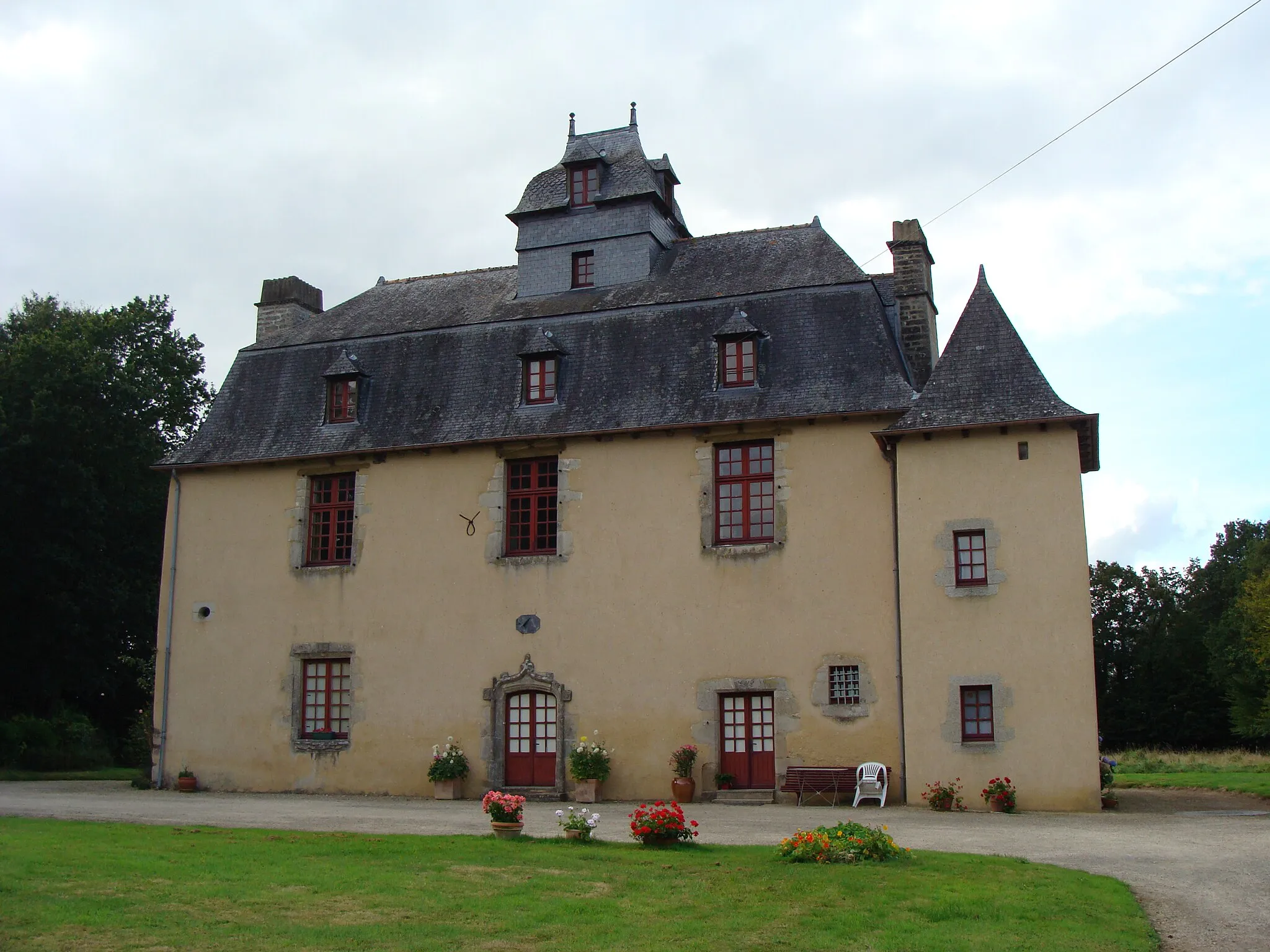 Photo showing: This building is indexed in the base Mérimée, a database of architectural heritage maintained by the French Ministry of Culture, under the reference PA35000025 .
