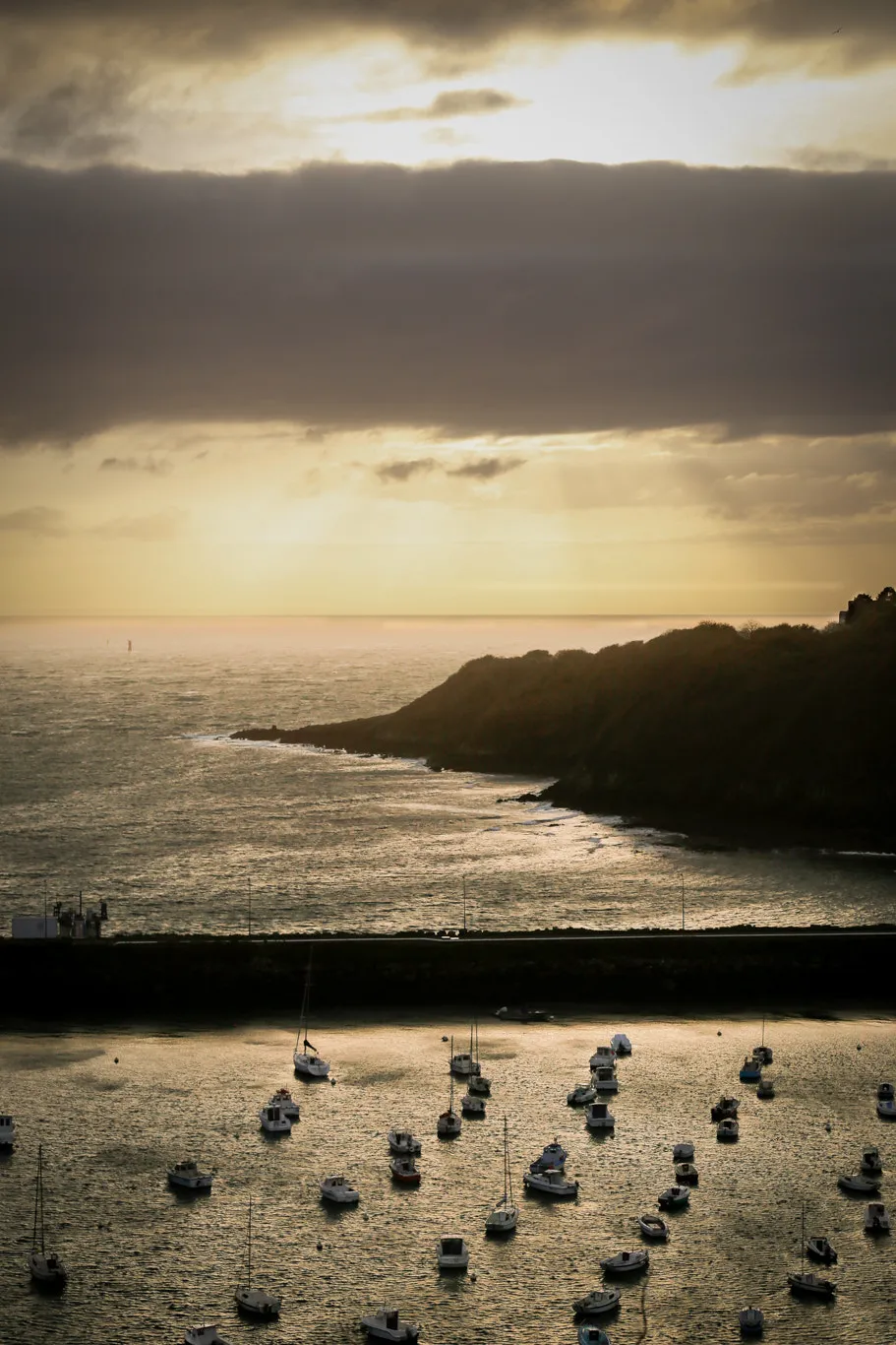 Photo showing: 500px provided description: Picture taken at "Plage de Saint Anne".

One of my first try with seascape. [#France ,#Seascape ,#Brest ,#Saint Anne]