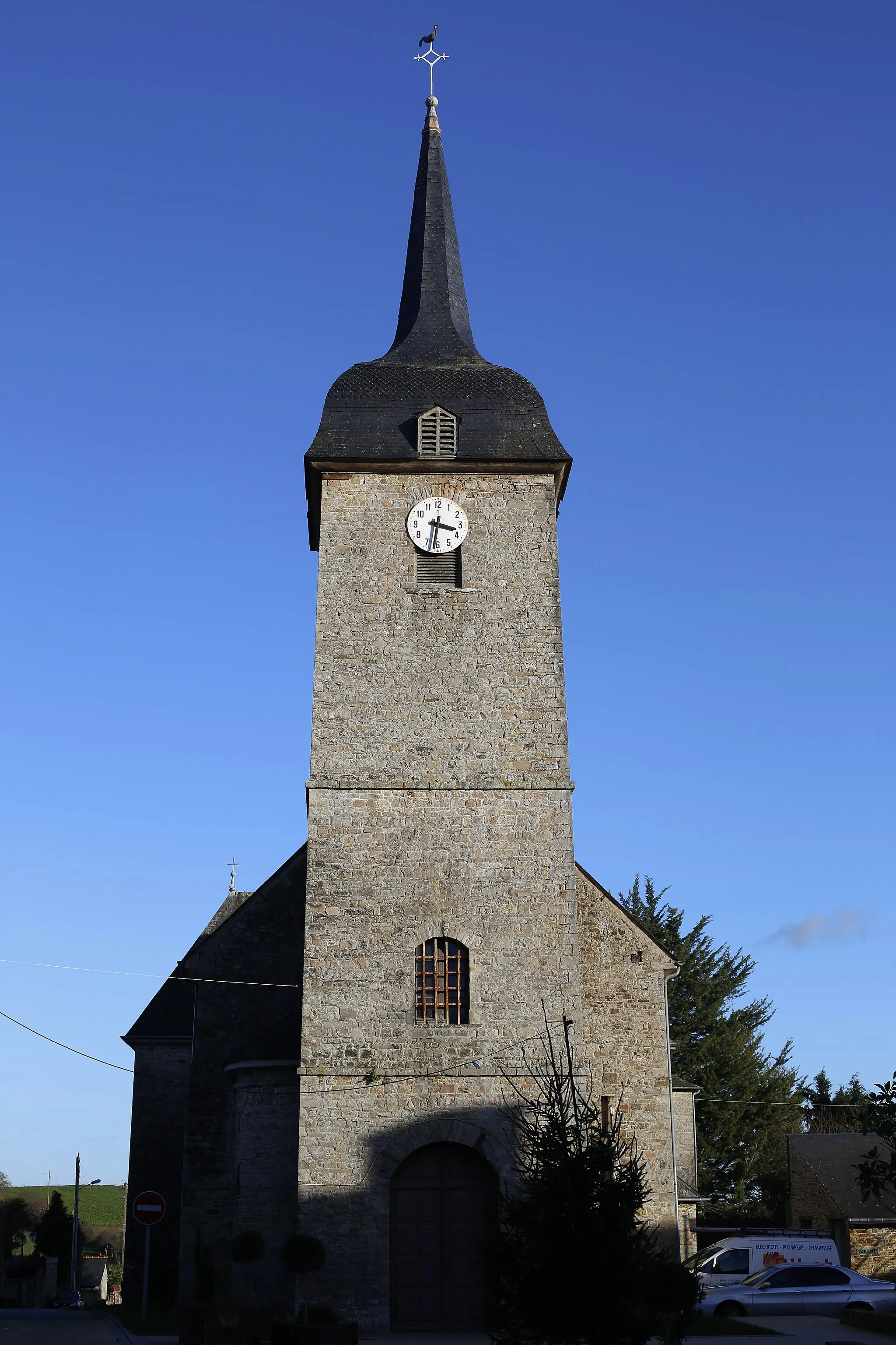 Photo showing: Church of Thourie.