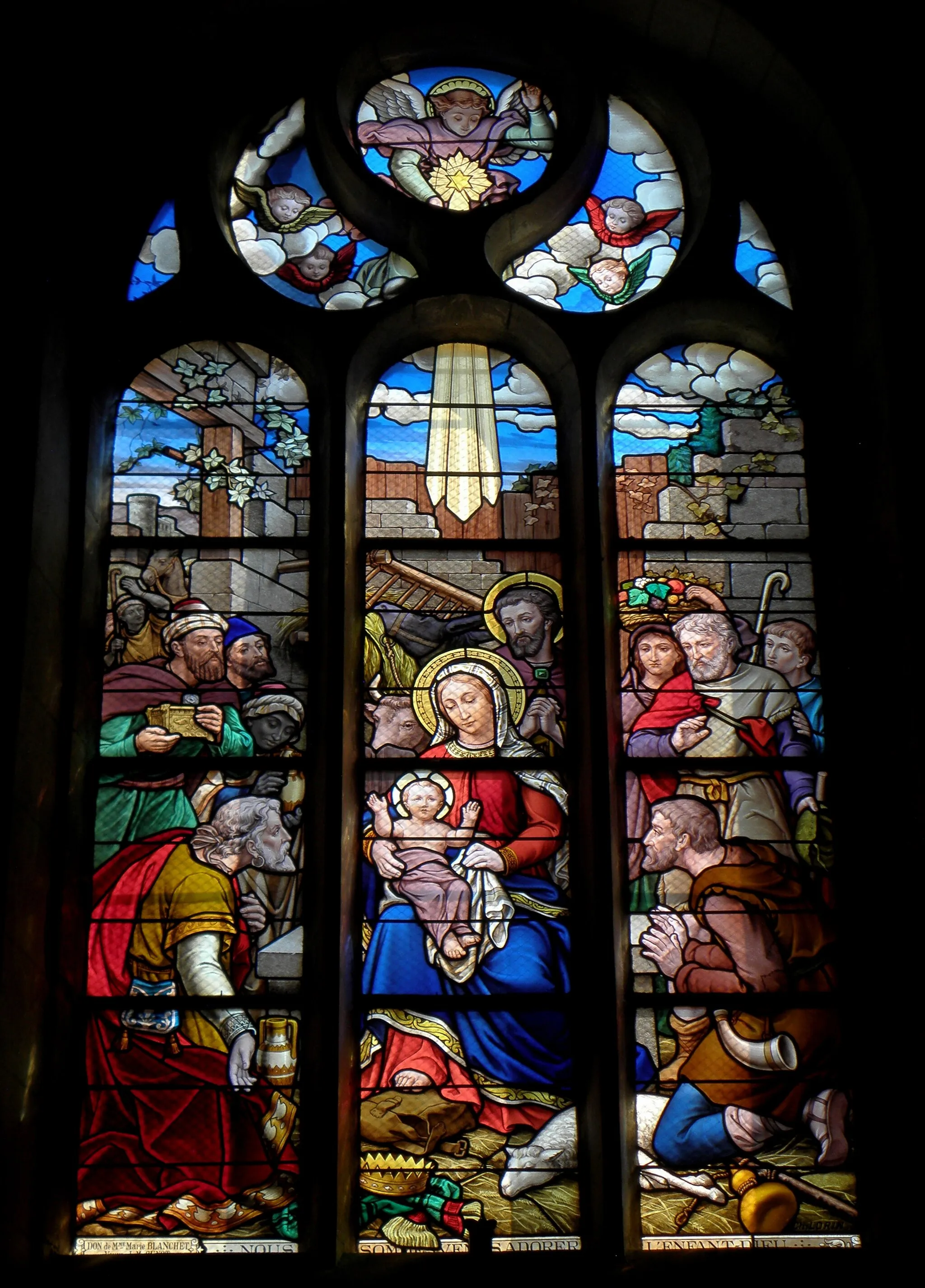 Photo showing: Intérieur de l'église Saint-Pierre de Coësmes (35). Baie n°08. Adoration des mages et des bergers.