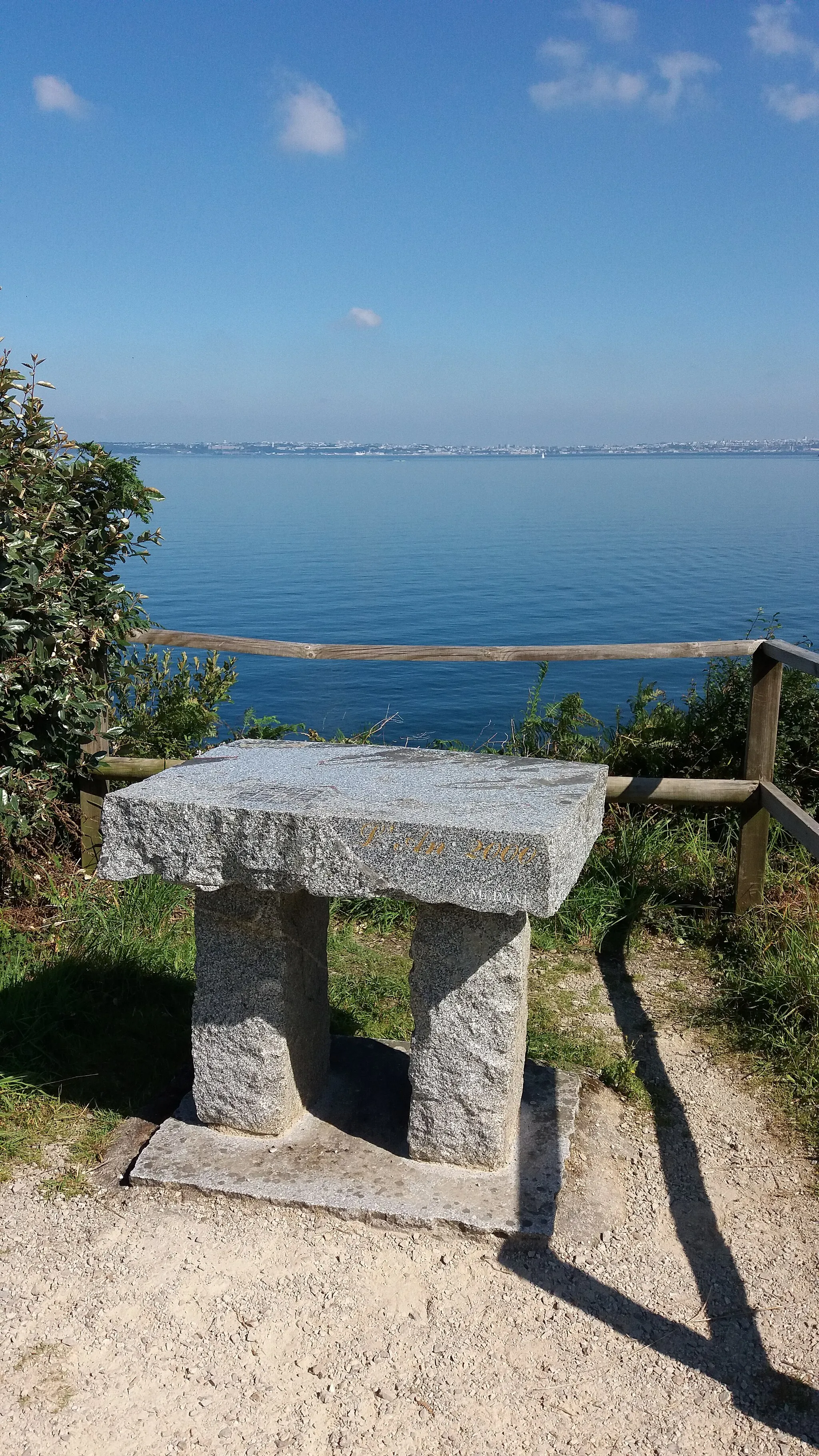 Photo showing: Table en pierre "L'An 2000", signée A. Medane.