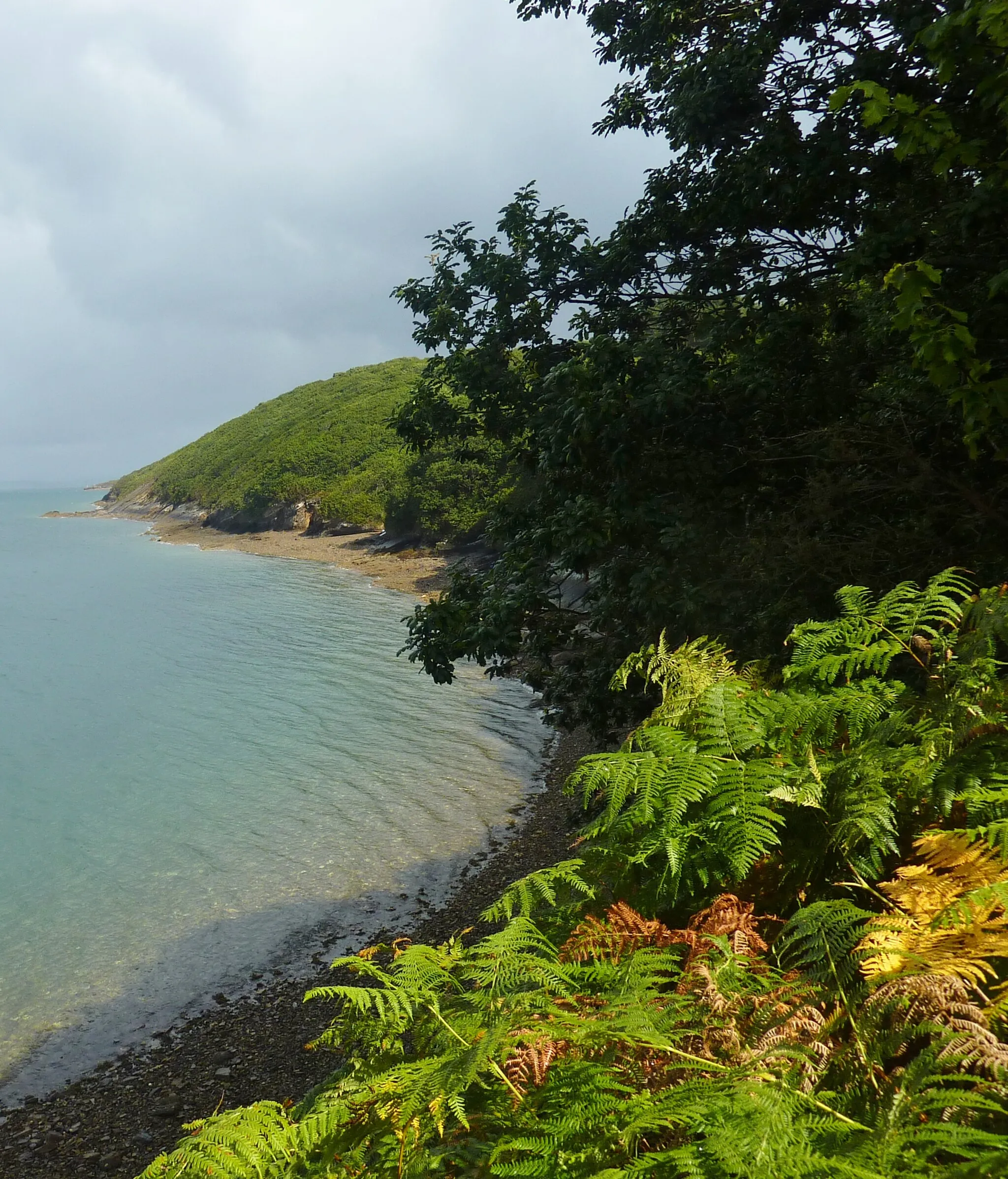 Photo showing: La pointe de Pen-ar-Vir vue depuis le sentier littoral venant de la cale du port de Lanvéoc