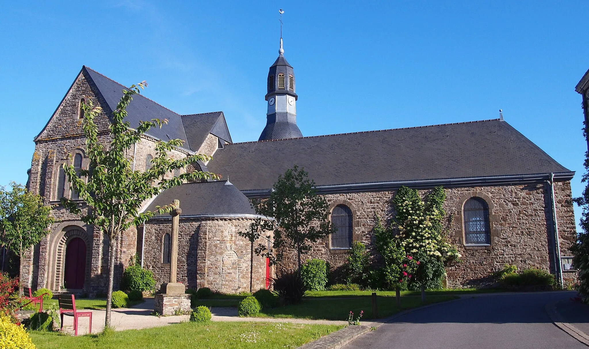 Photo showing: La Croixille (Pays de la Loire, France). L'église Saint-Jean-Baptiste.