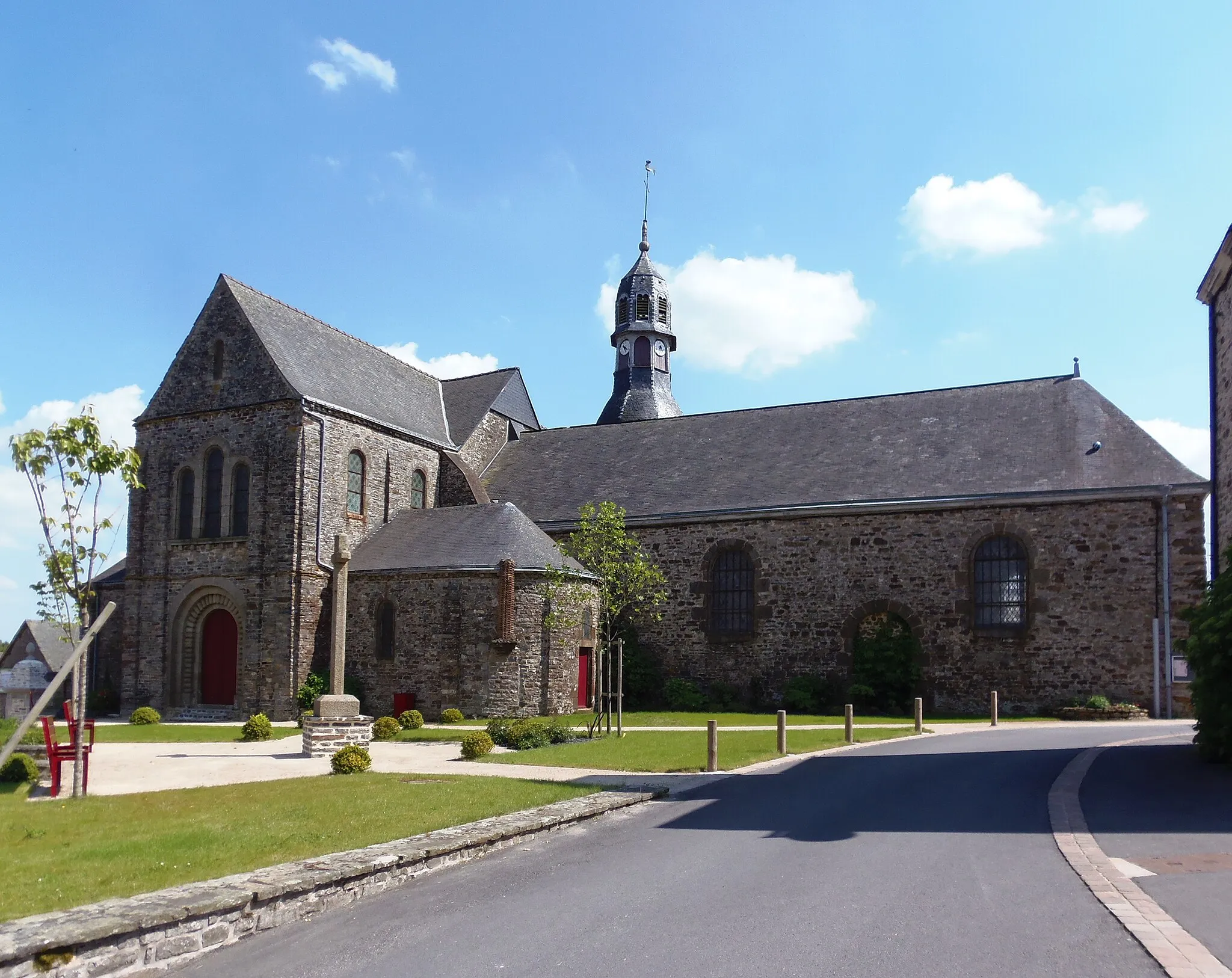 Photo showing: La Croixille (Pays de la Loire, France). L'église Saint-Jean-Baptiste.