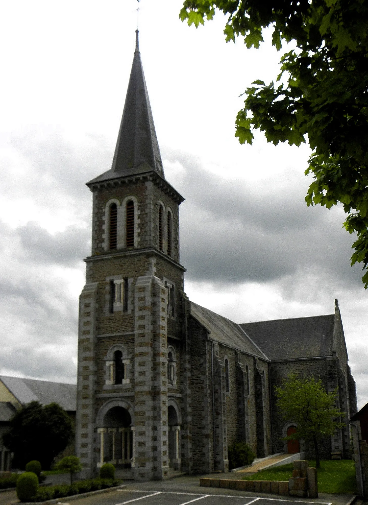 Photo showing: Église de La Dorée (53).
