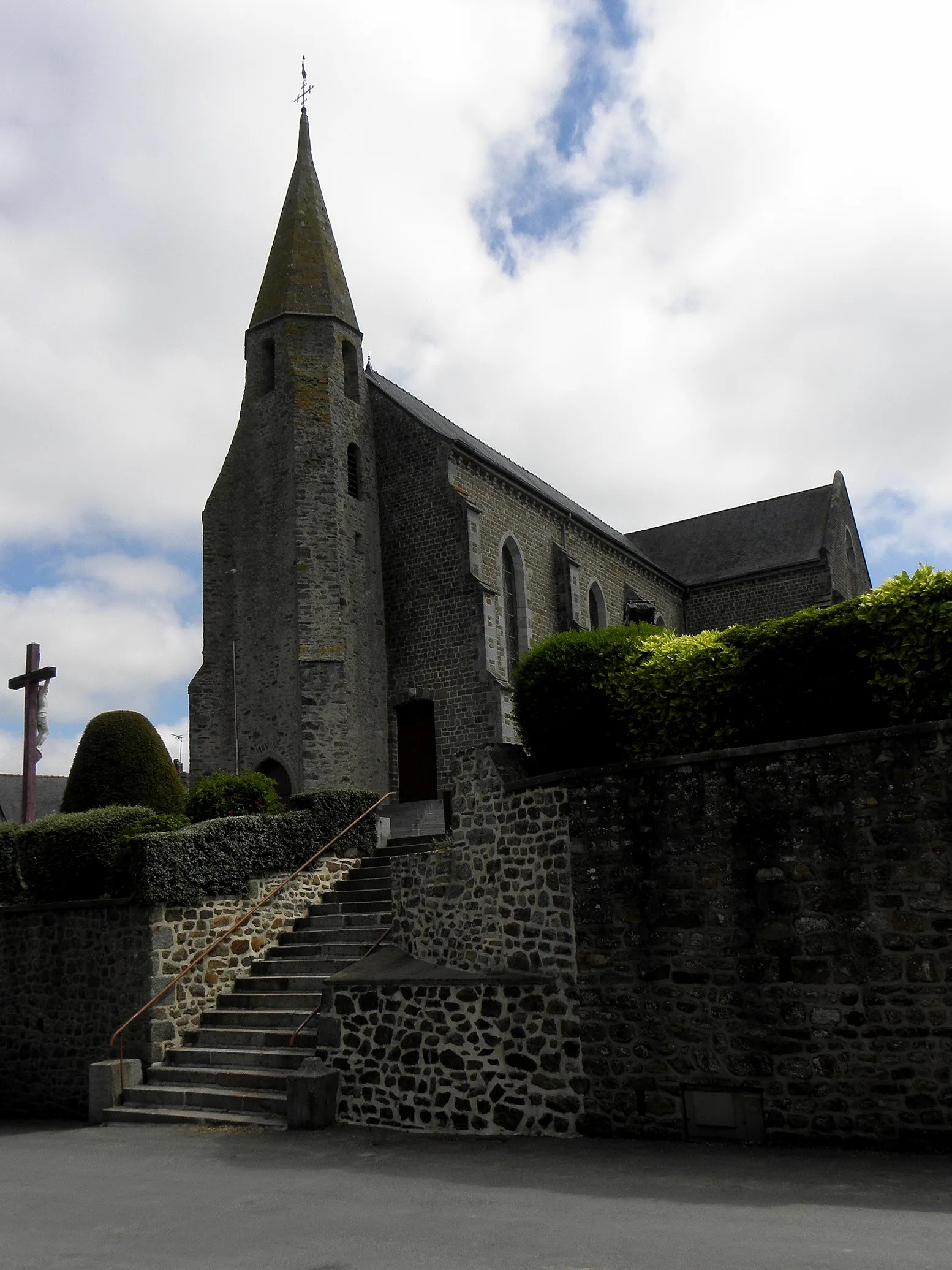 Photo showing: Église Saint-Martin de Luitré (35).