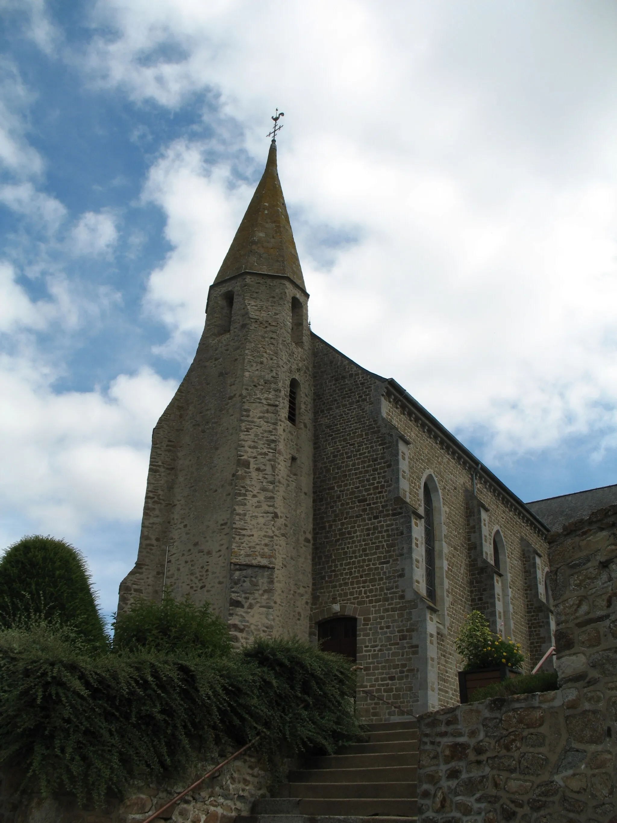 Photo showing: Church of Luitré.