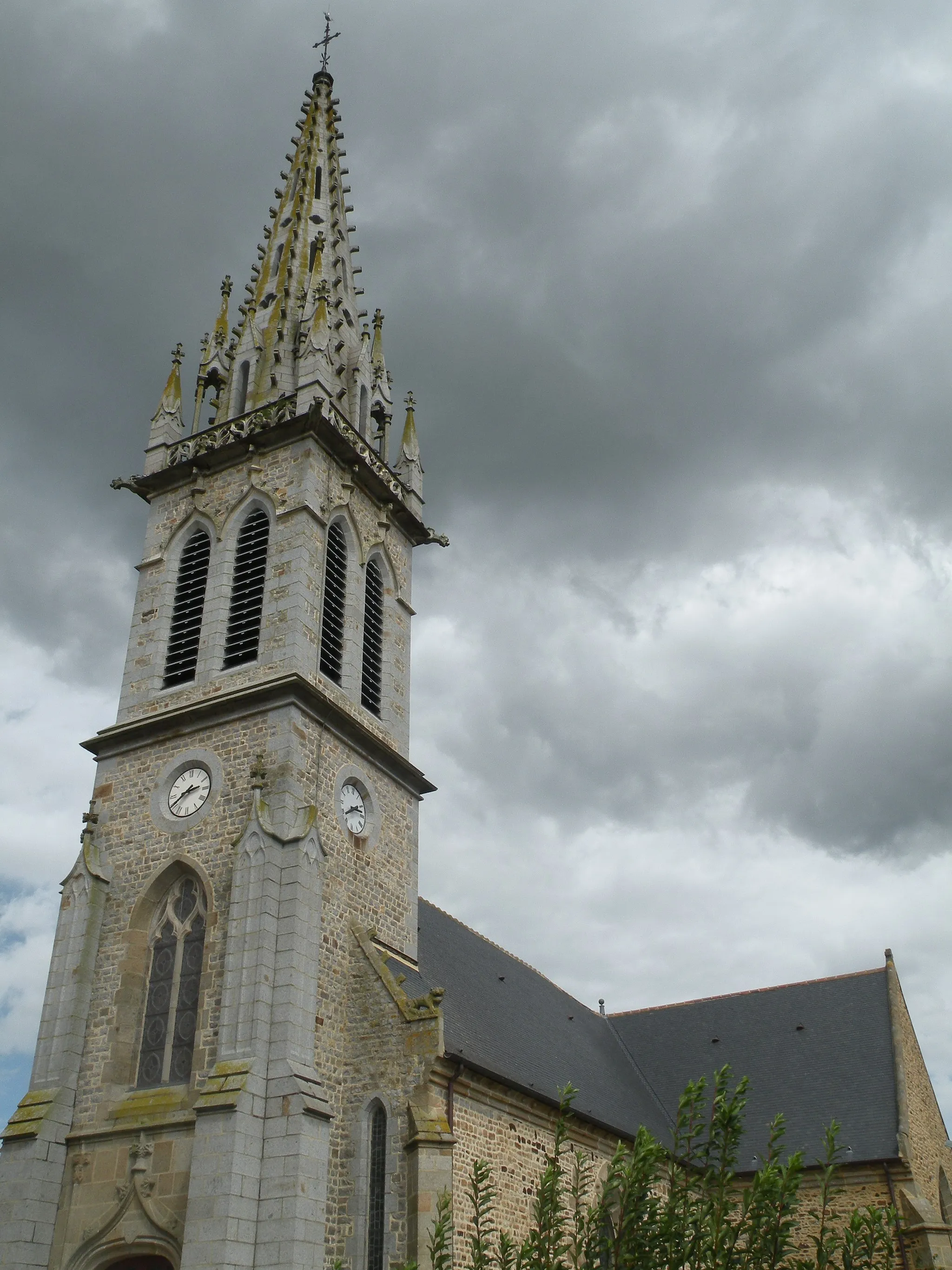 Photo showing: Church of Parcé.