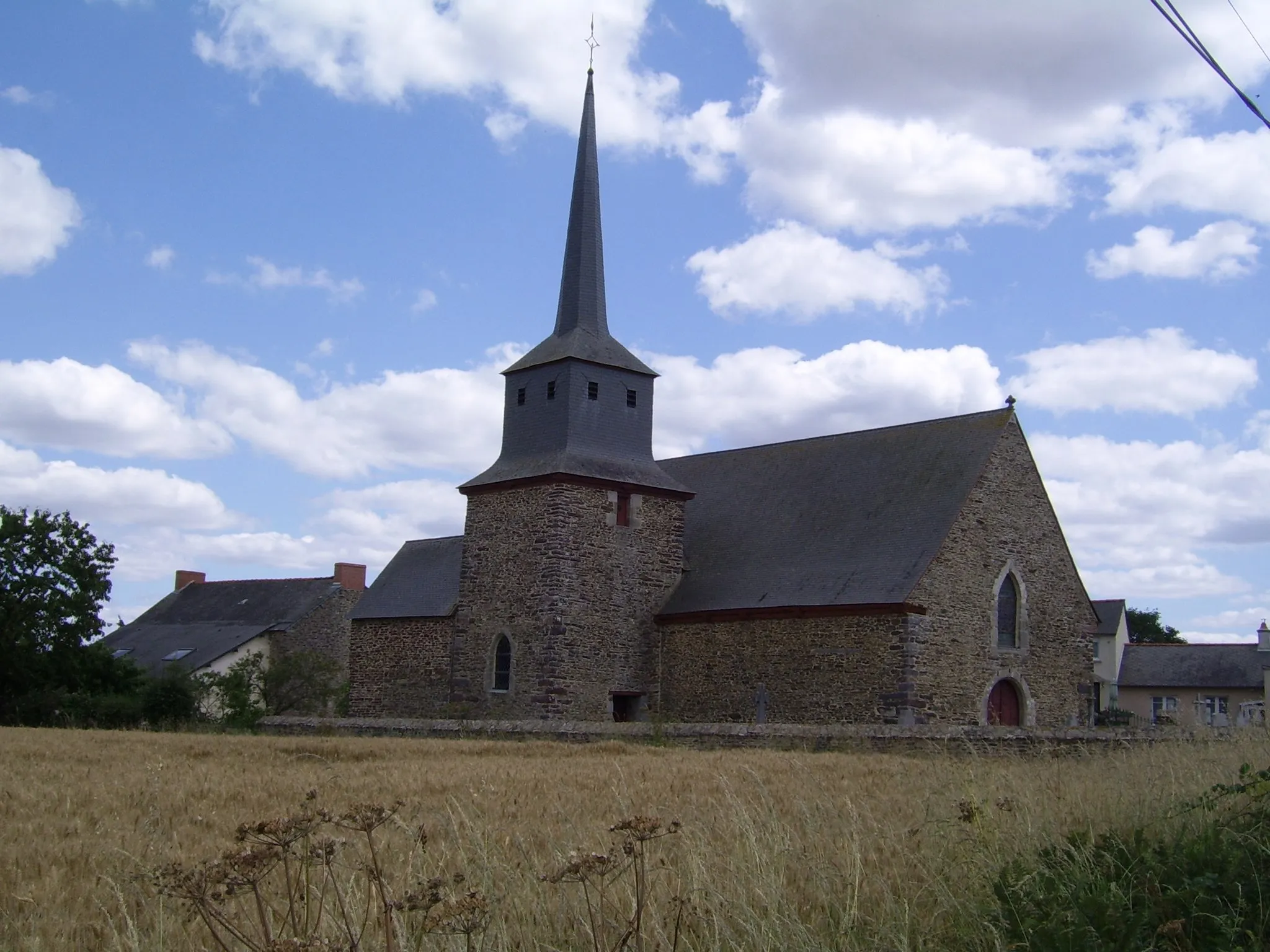 Photo showing: Façade nord de l'église Saint Armel, située dans la commune de Bléruais (France, 35)