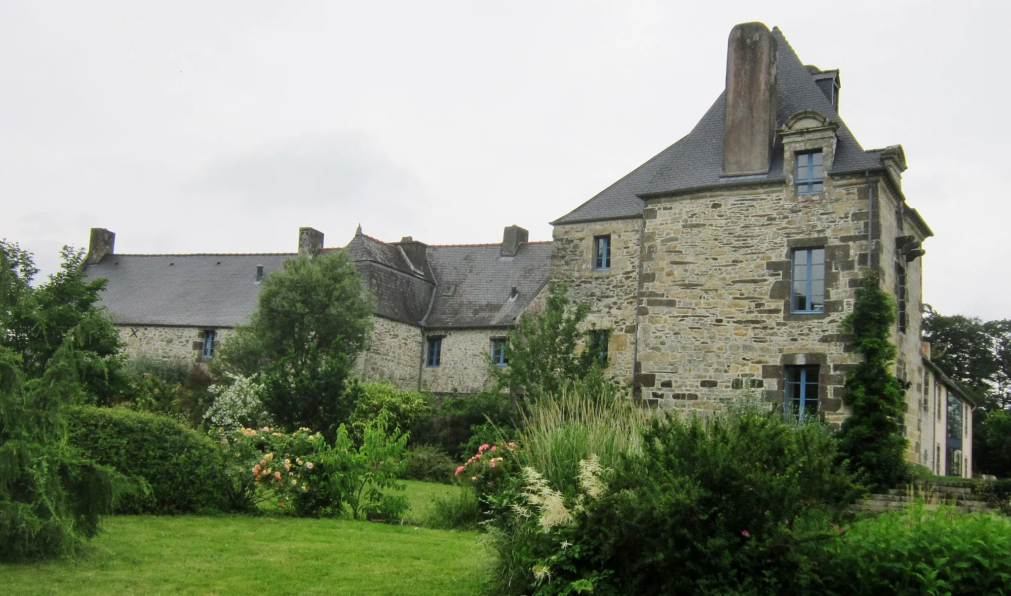 Photo showing: Hanvec : le manoir de Kerliver vu du sud.