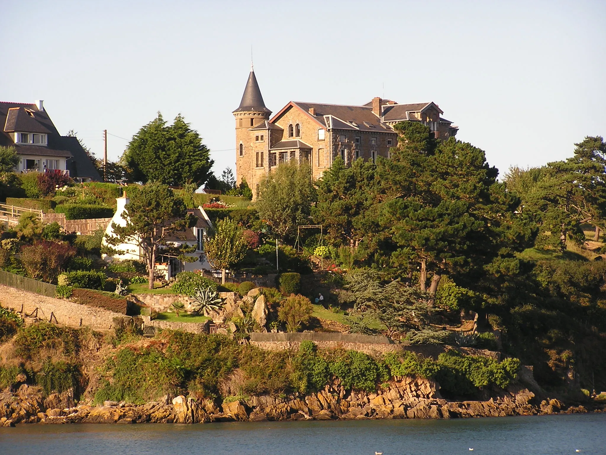 Photo showing: This building is indexed in the base Mérimée, a database of architectural heritage maintained by the French Ministry of Culture, under the reference IA35004027 .