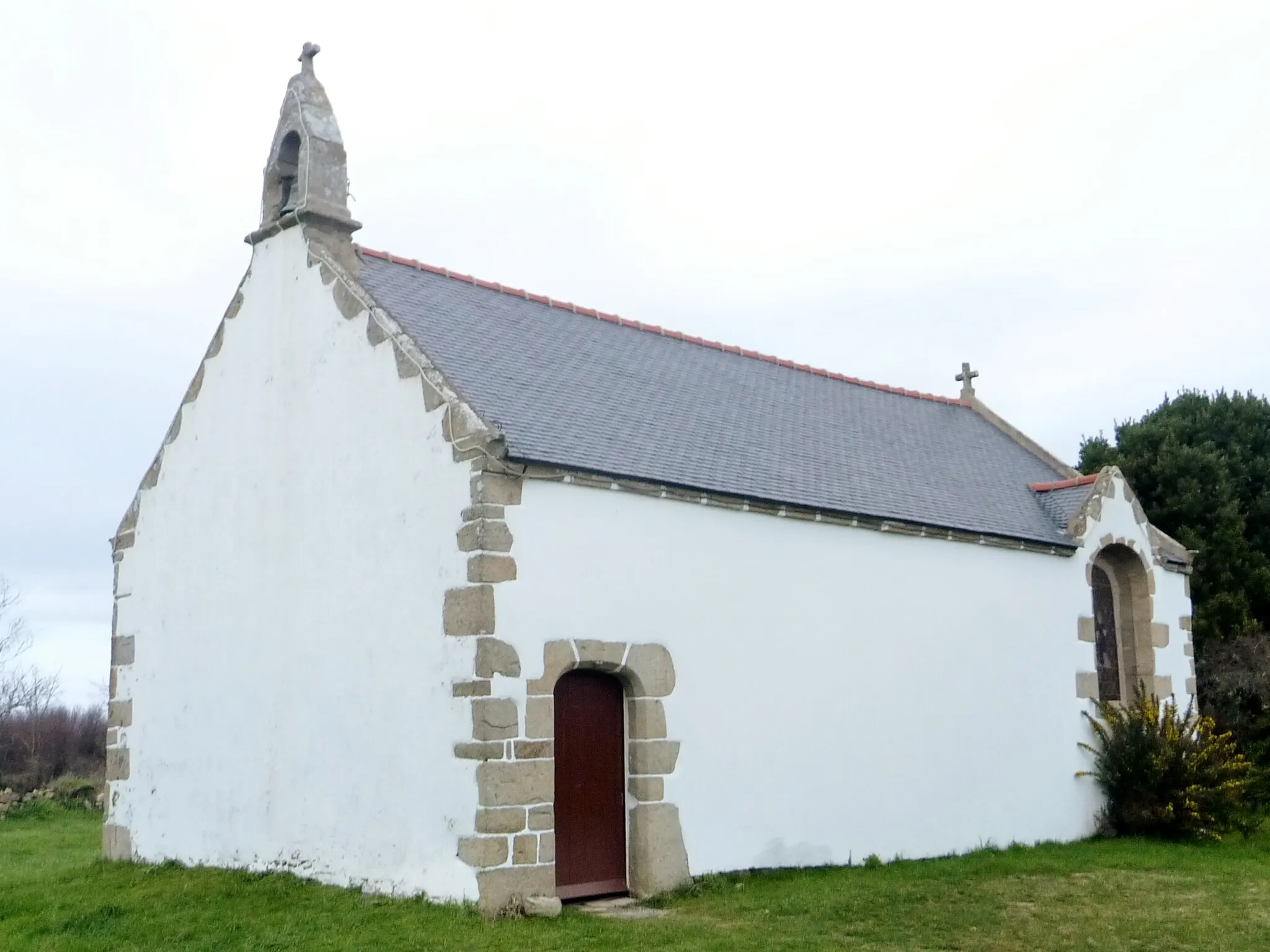 Photo showing: Plouharnel : chapelle Saint-Antoine, vue extérieure d'ensemble.