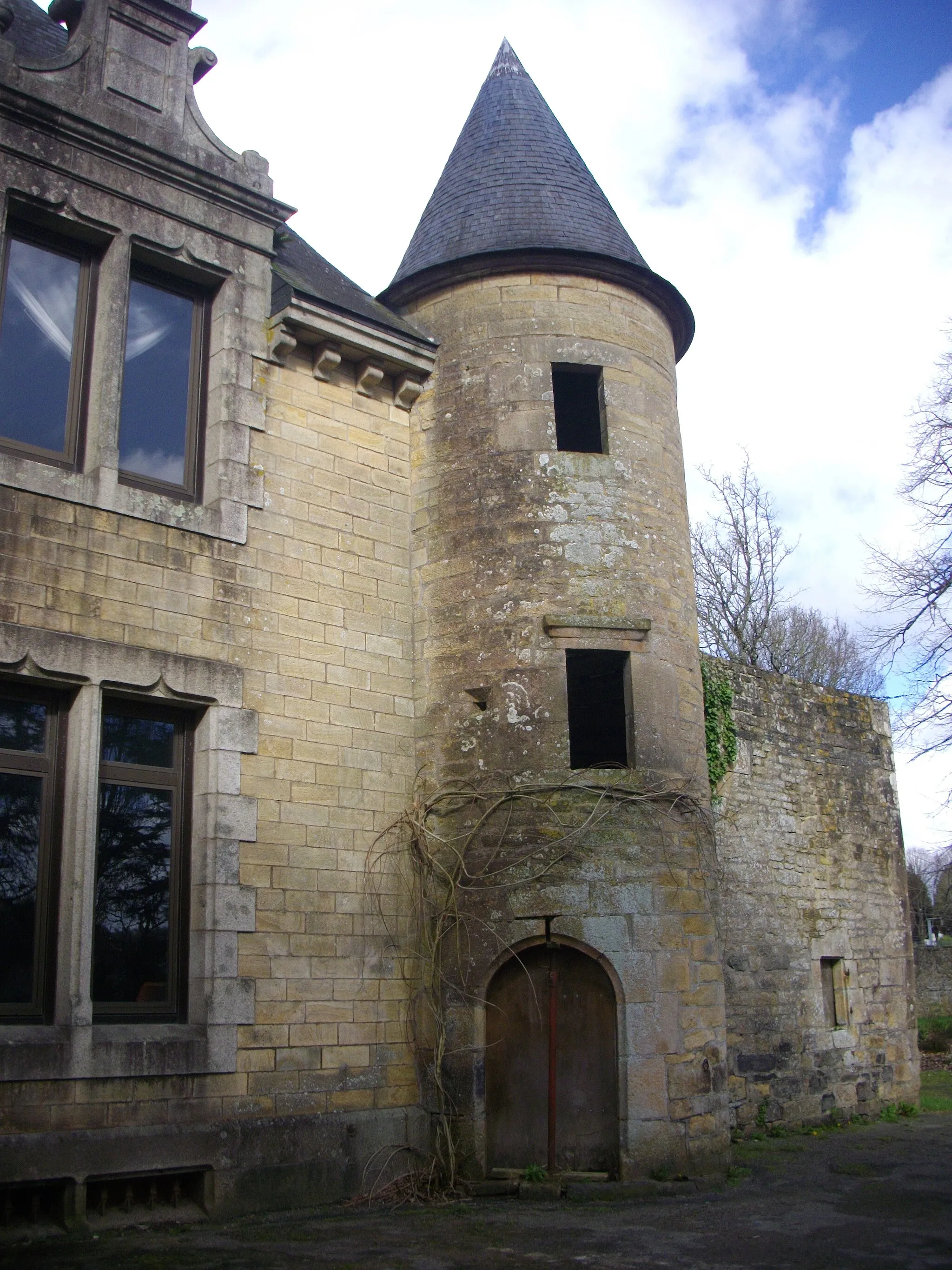 Photo showing: Keranden manor, in Landerneau (Finistère, France) : eastern tower