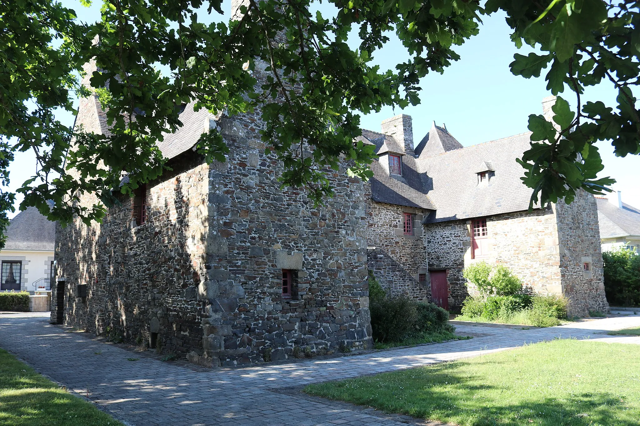 Photo showing: Manoir des Beauvais, actuellement Maison des Jeunes et de la Culture (Dol-de-Bretagne, Ille-et-Vilaine)