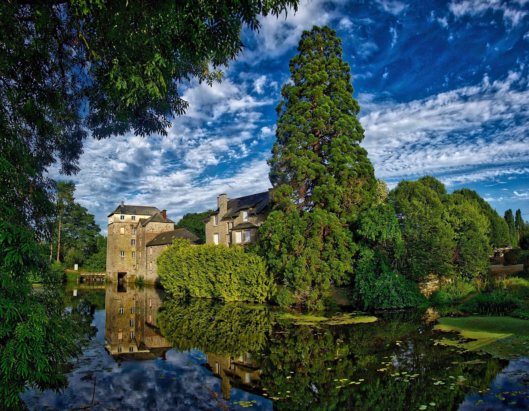 Photo showing: Le moulin de l'Éperon en août 2016.