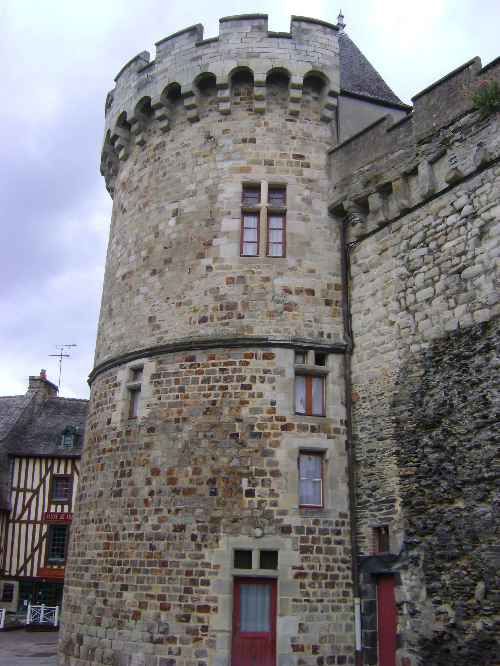 Photo showing: This building is inscrit au titre des monuments historiques de la France. It is indexed in the base Mérimée, a database of architectural heritage maintained by the French Ministry of Culture, under the reference PA00090903 .
