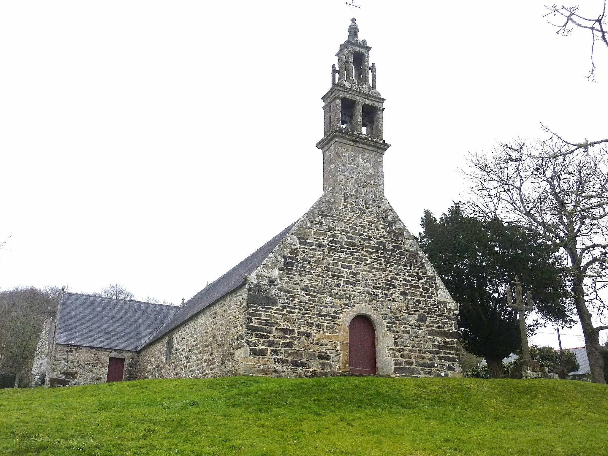 Photo showing: Plougastel-Daoulas : la chapelle Saint-Guénolé (début XVIe) et son calvaire (1654) 2