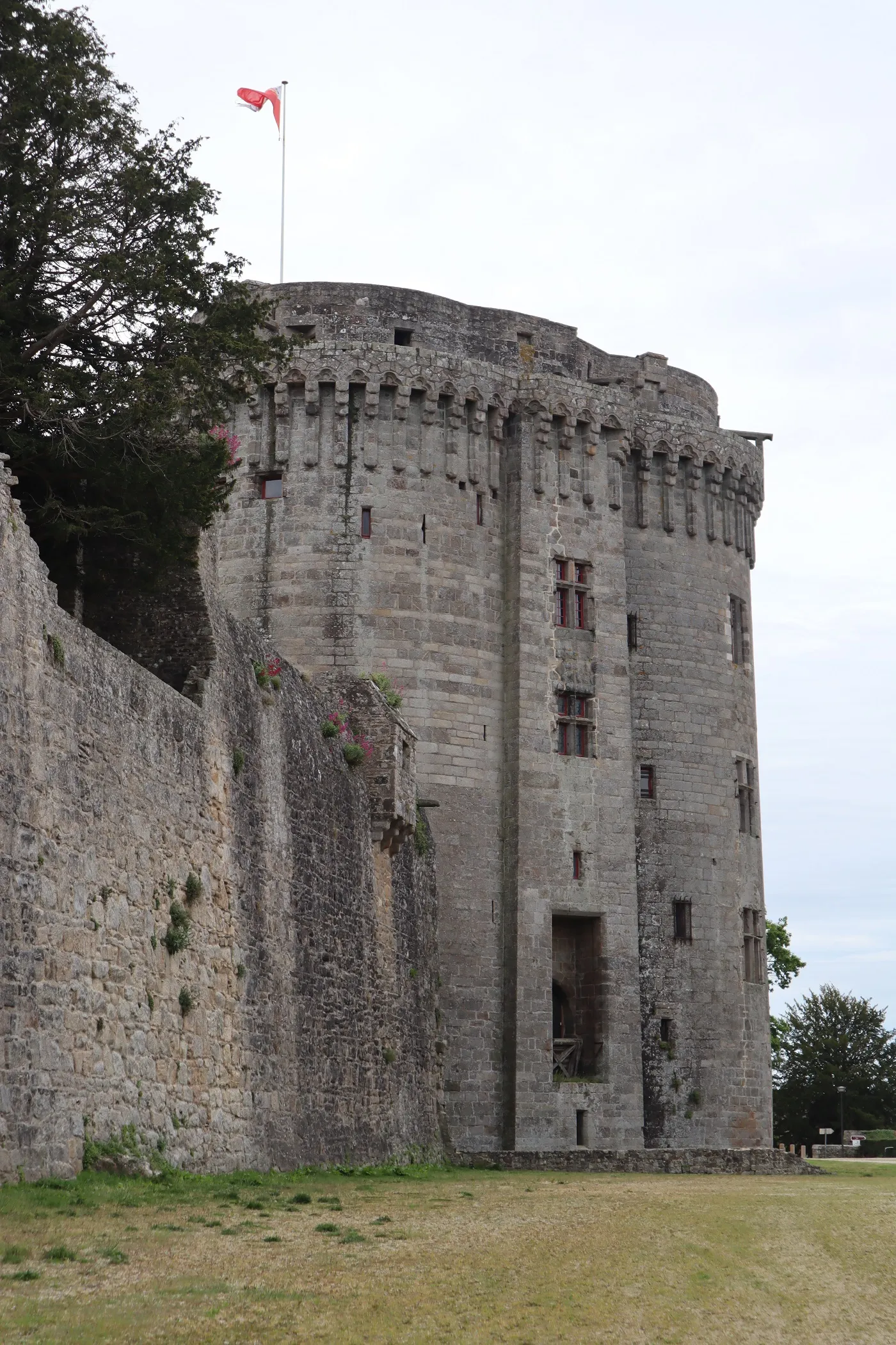 Photo showing: Extérieur du château de Dinan (22).