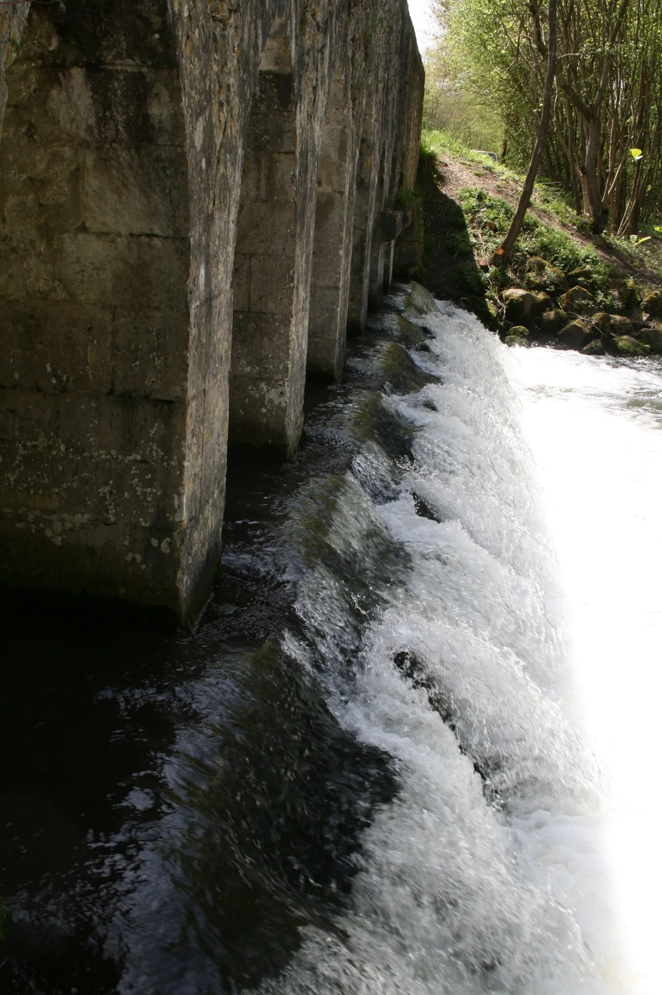 Photo showing: Pont du Gril de Corbelin – Commune de Griselles – Département du Loiret – France – Pont de la fin du XIIème - début du XIIIème siècle