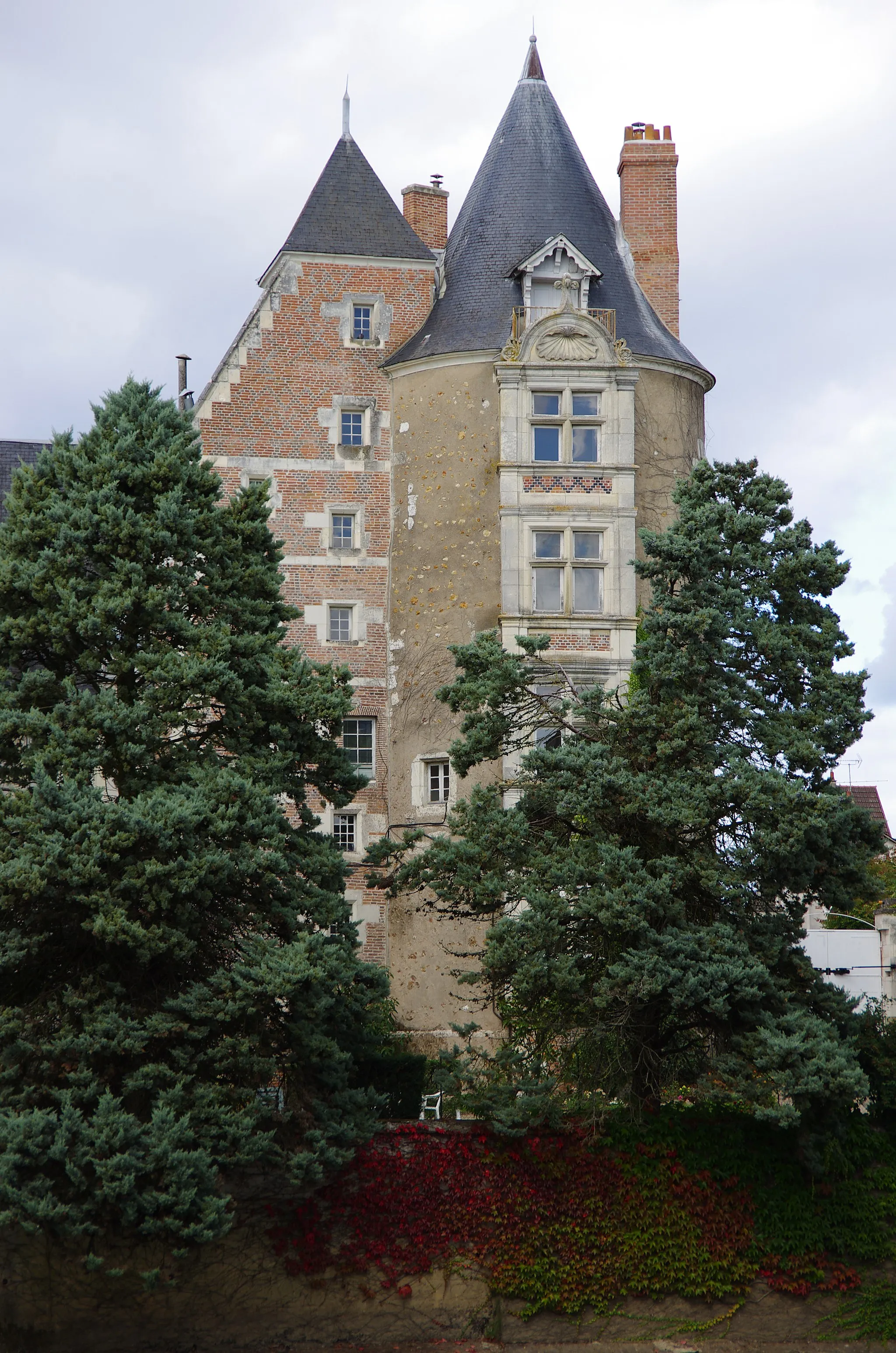 Photo showing: This building is classé au titre des monuments historiques de la France. It is indexed in the base Mérimée, a database of architectural heritage maintained by the French Ministry of Culture, under the reference PA00098558 .